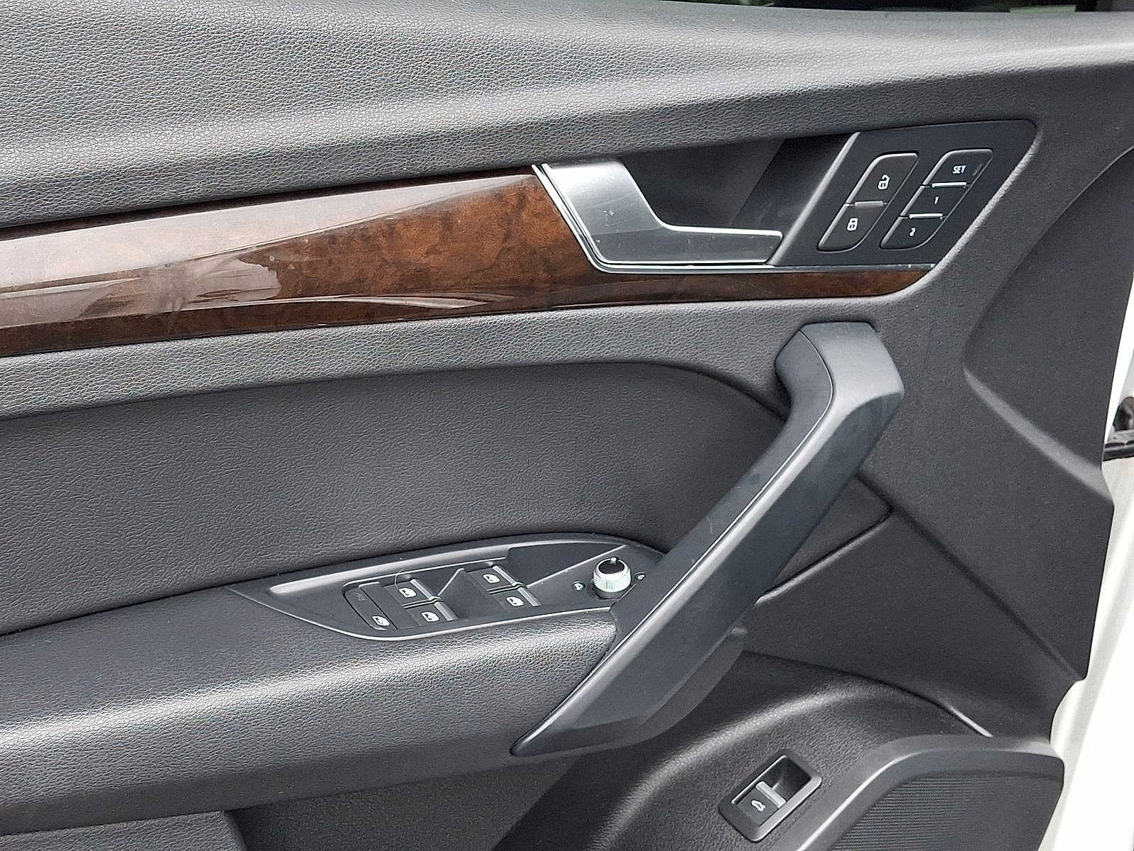 2018 Audi Q5 e Premium Plus 10