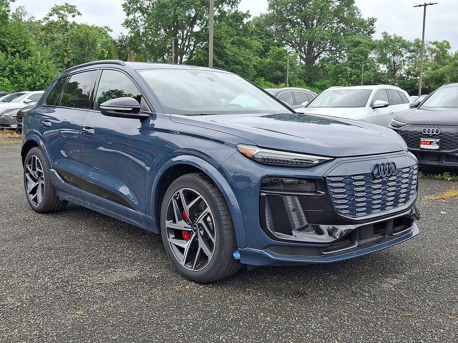 Thumbnail: 2025 Audi SQ6 e-tron - 10