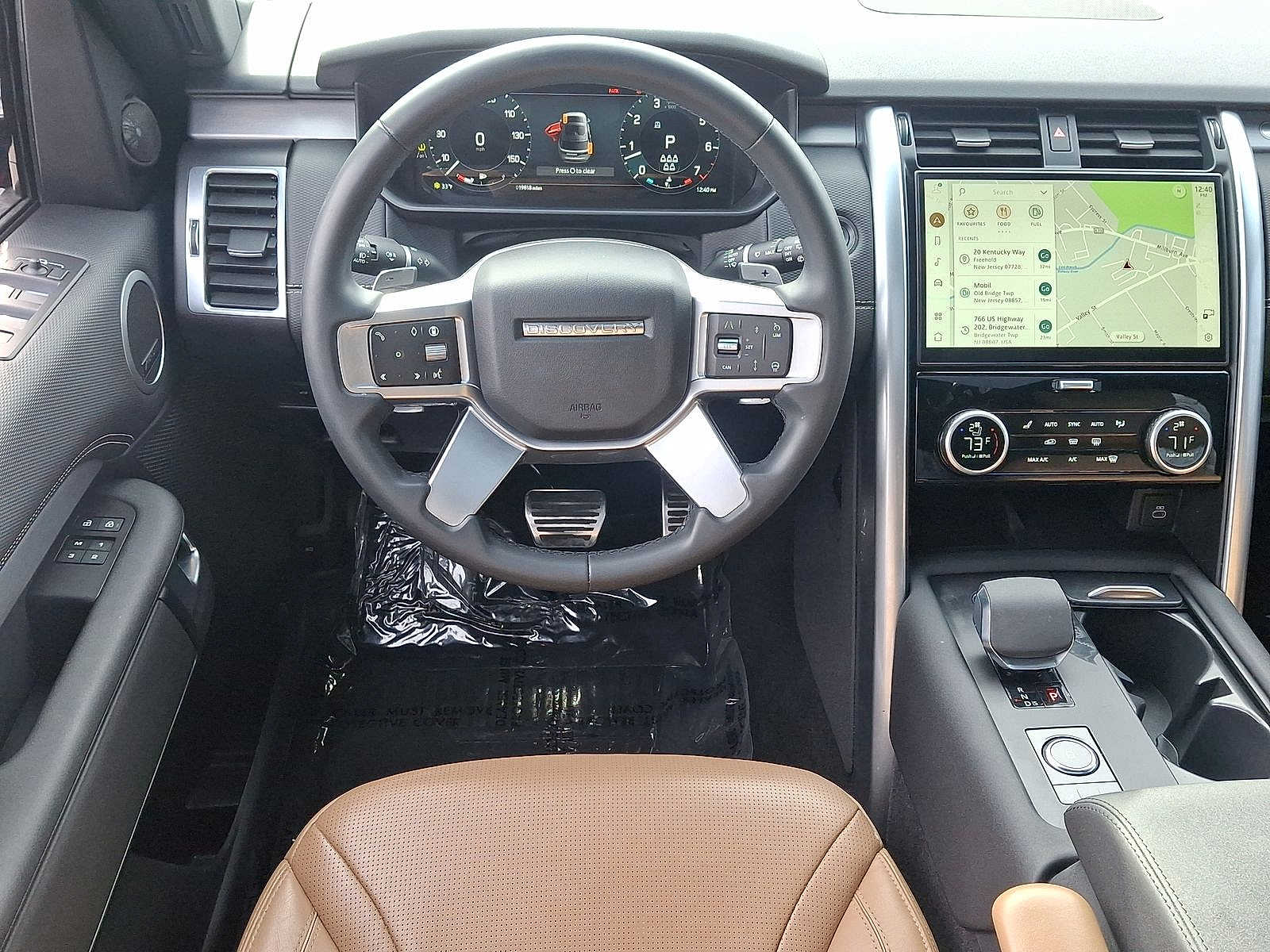 Thumbnail: 2024 Land Rover Discovery - 21