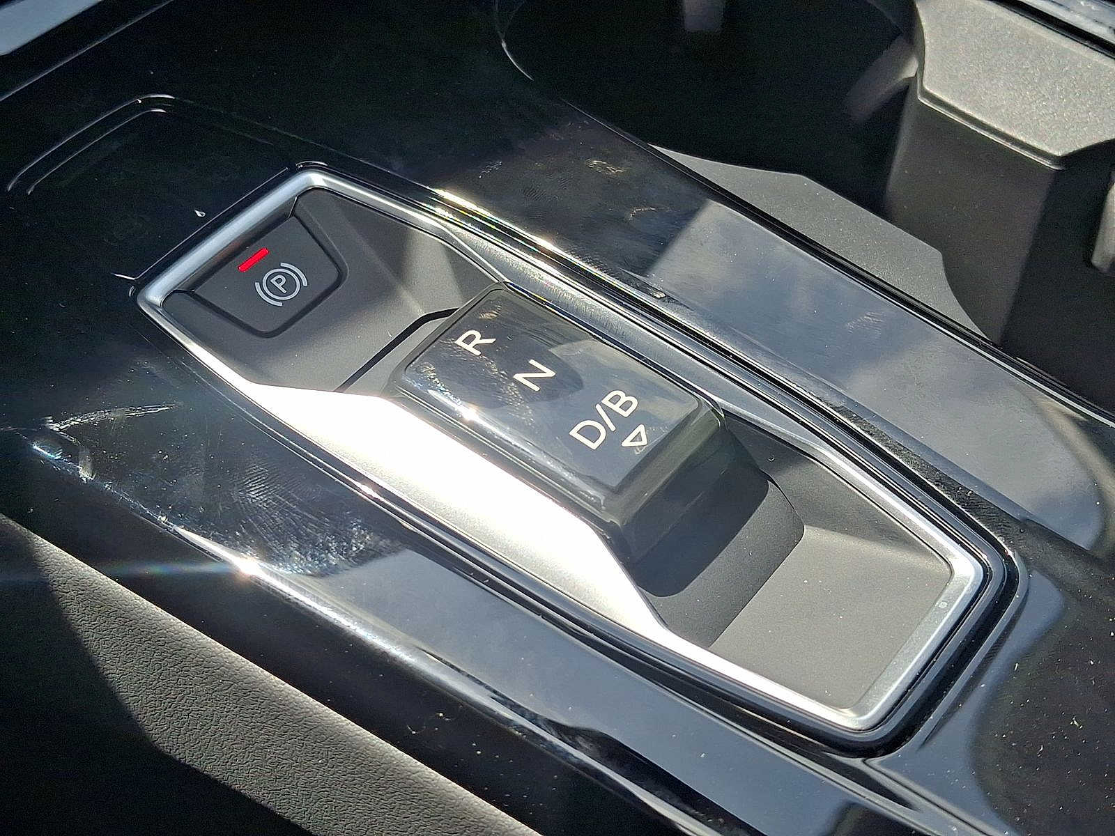 Thumbnail: 2025 Audi Q6 e-tron - 13