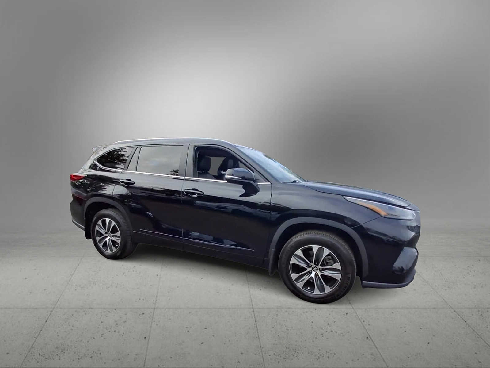 Thumbnail: 2023 Toyota Highlander - 9