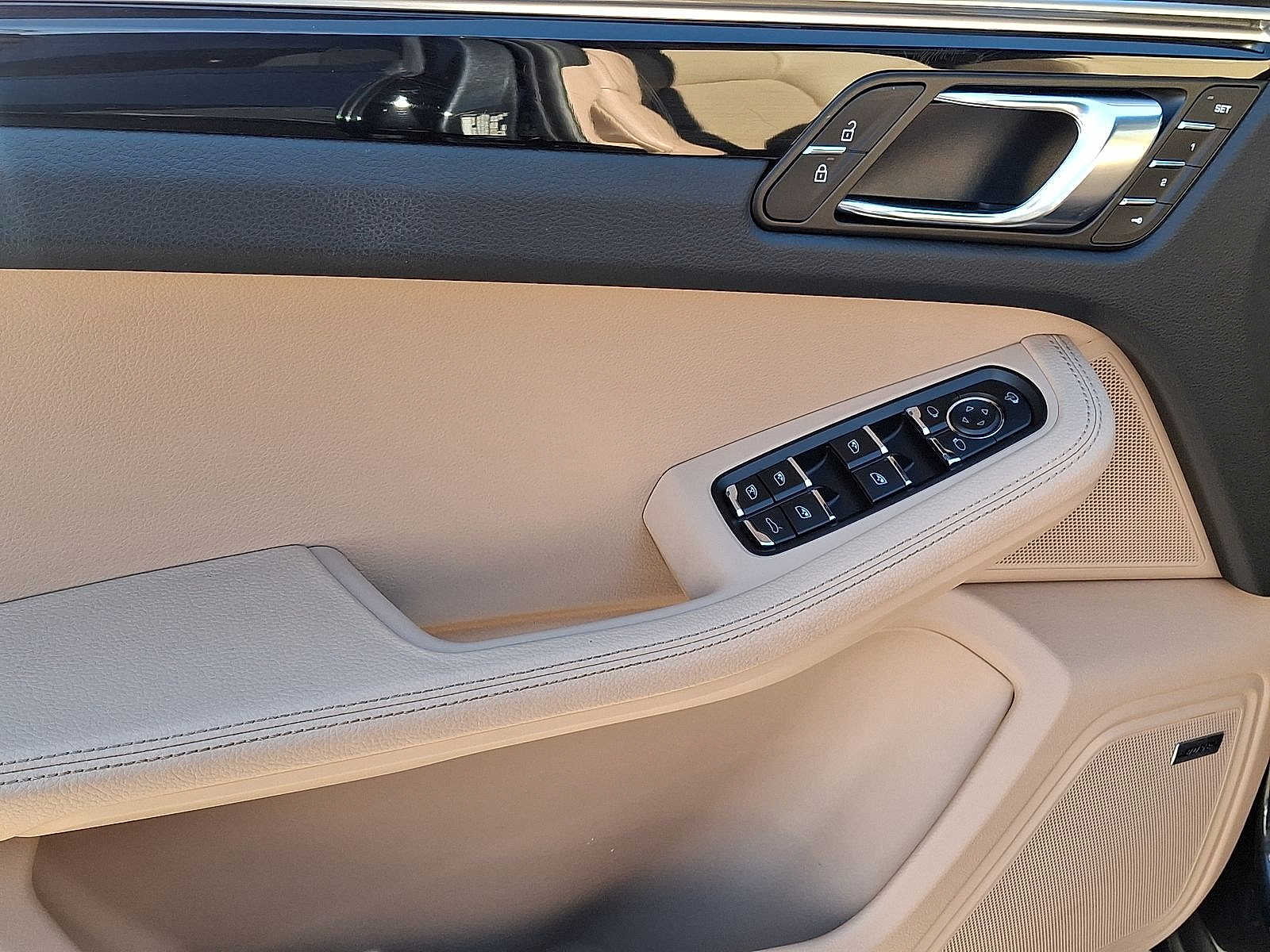 Thumbnail: 2024 Porsche Macan - 10