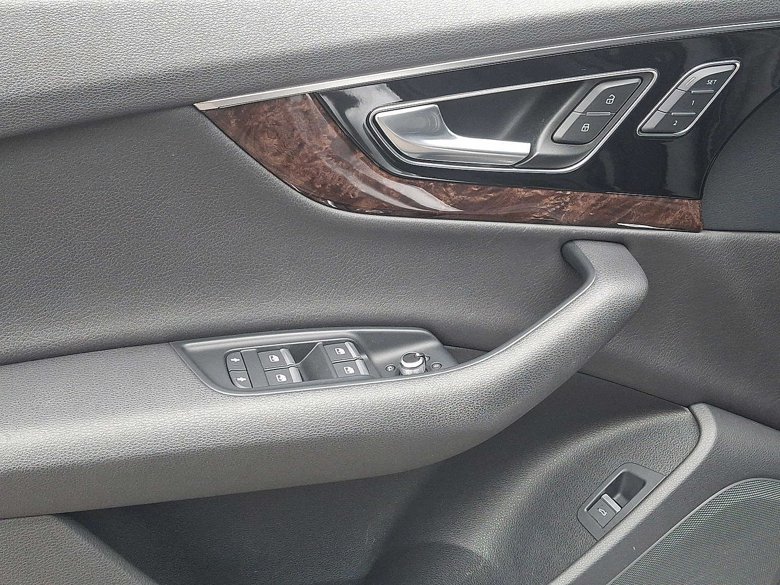 Thumbnail: 2017 Audi Q7 - 10