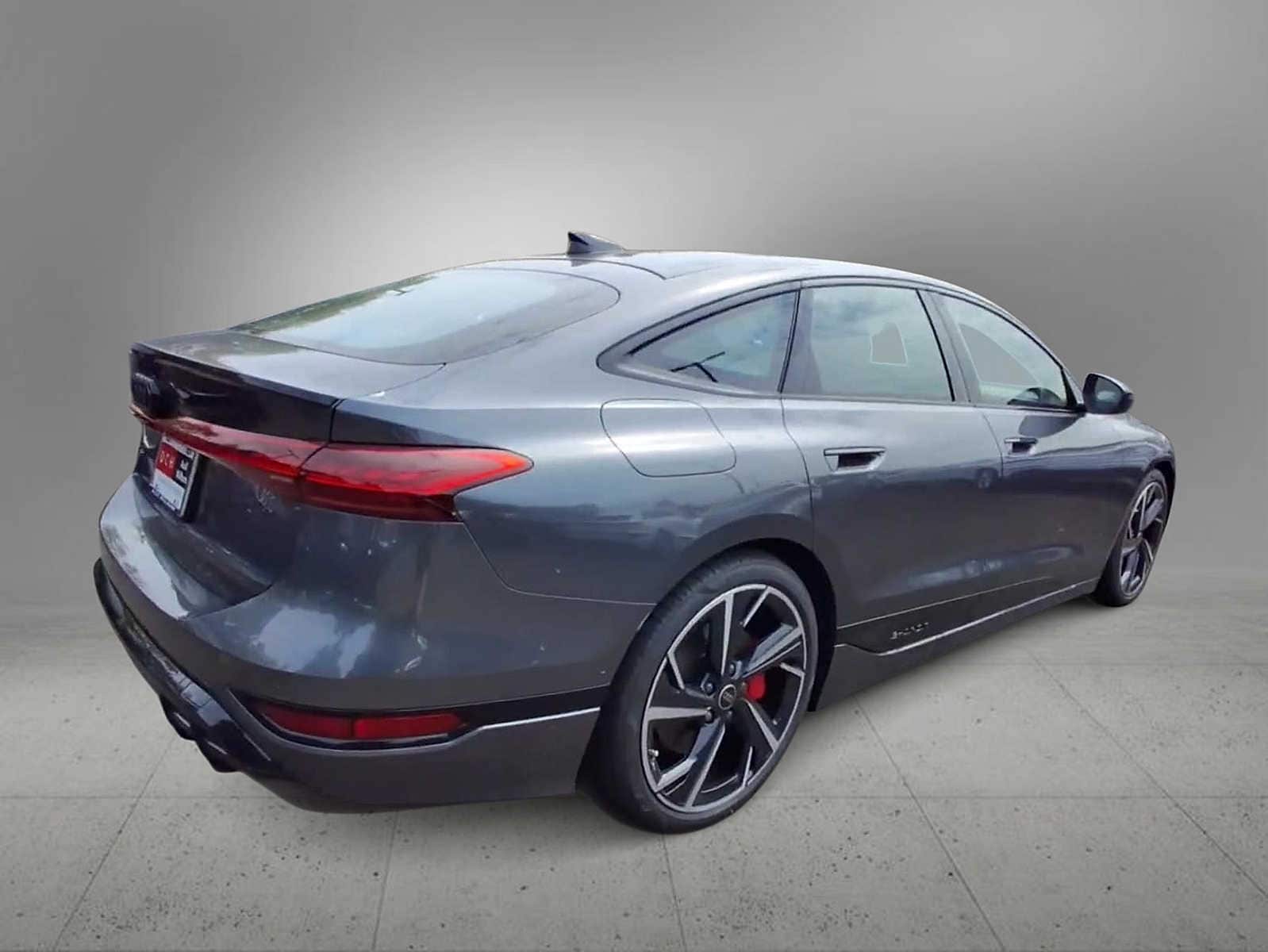 Thumbnail: 2025 Audi e-tron S - 8