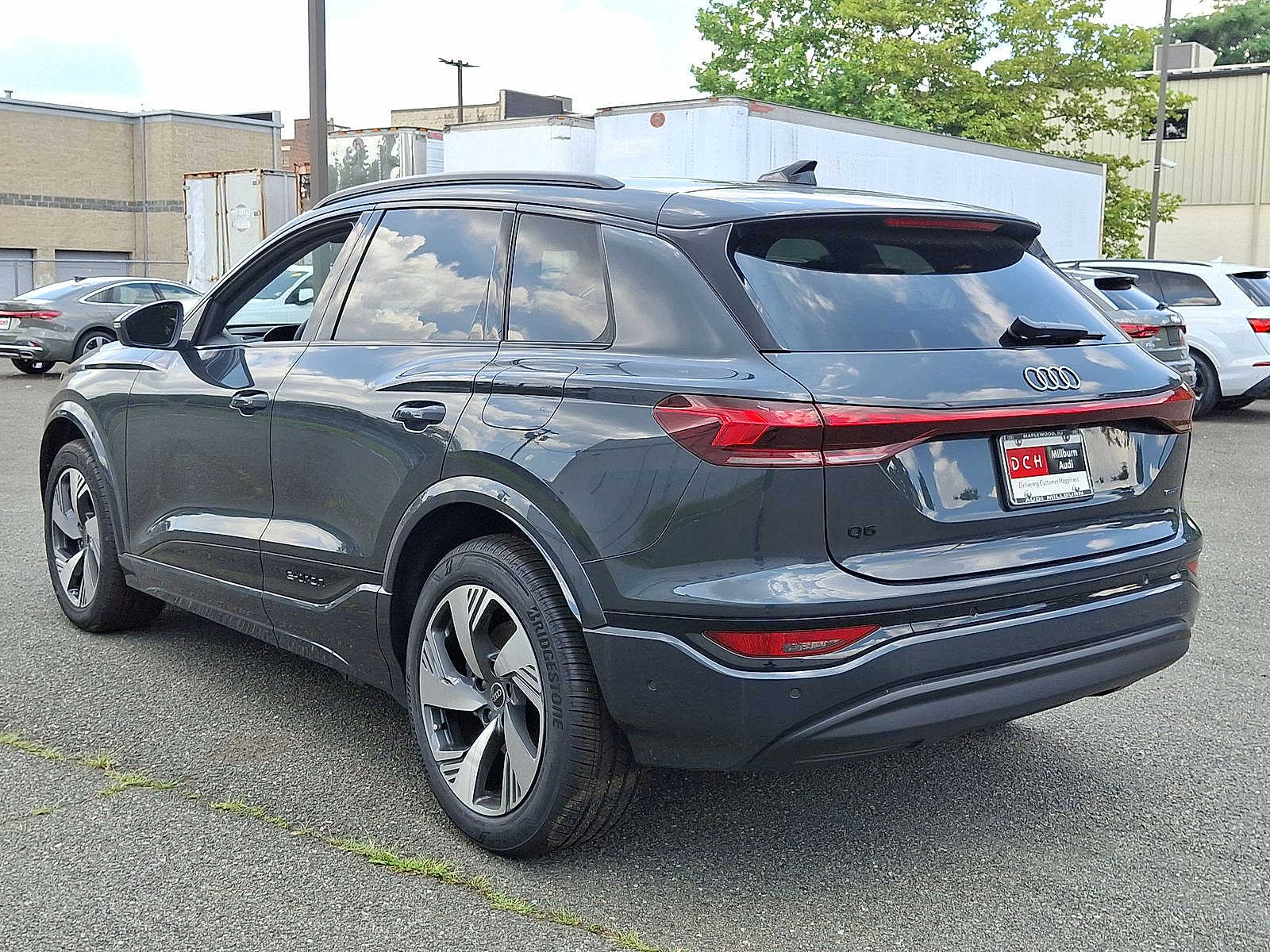 Thumbnail: 2025 Audi Q6 e-tron - 11