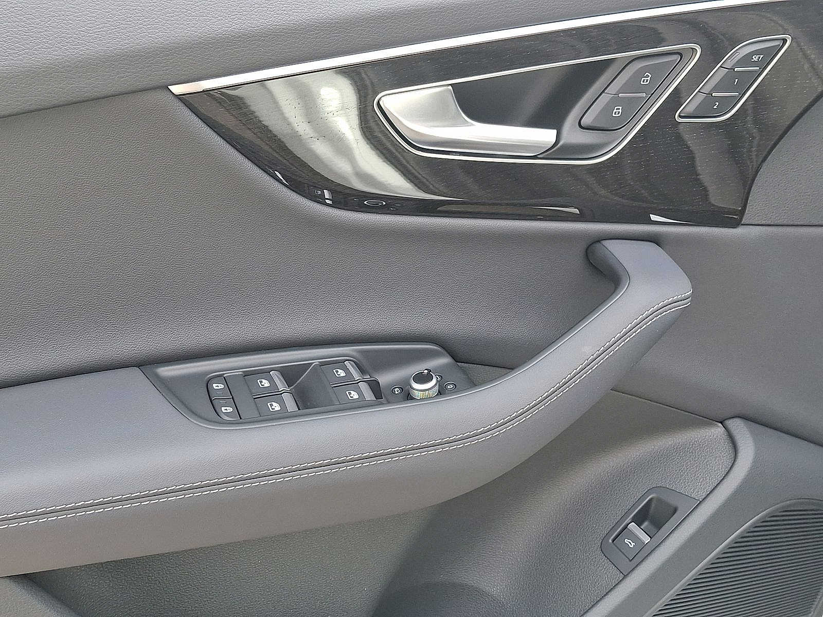 Thumbnail: 2025 Audi Q7 - 10