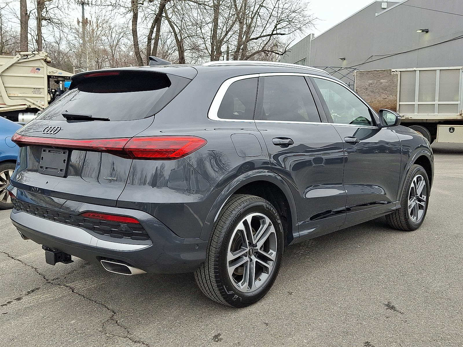 Thumbnail: 2025 Audi Q5 - 25