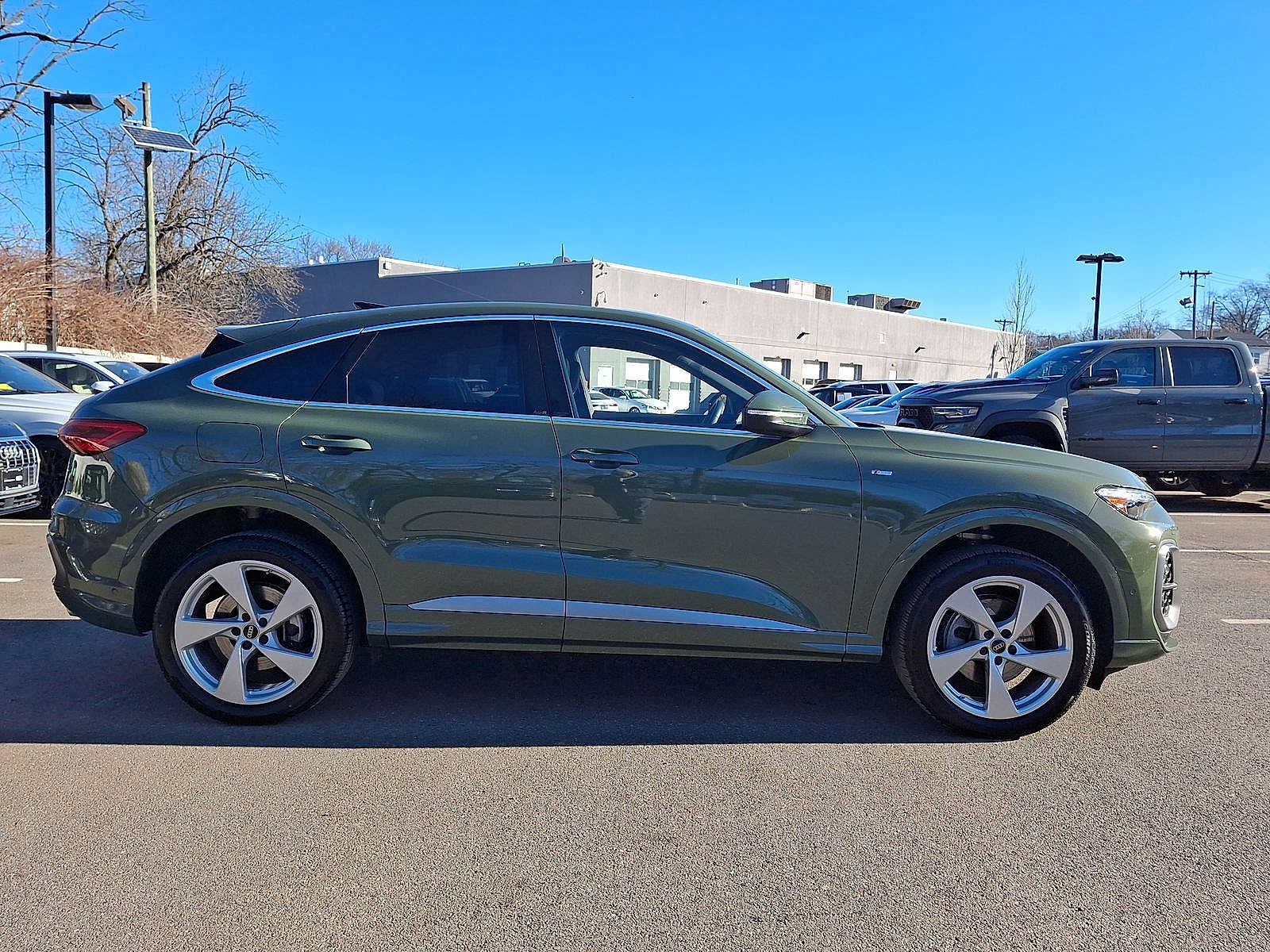 Thumbnail: 2025 Audi Q5 - 26