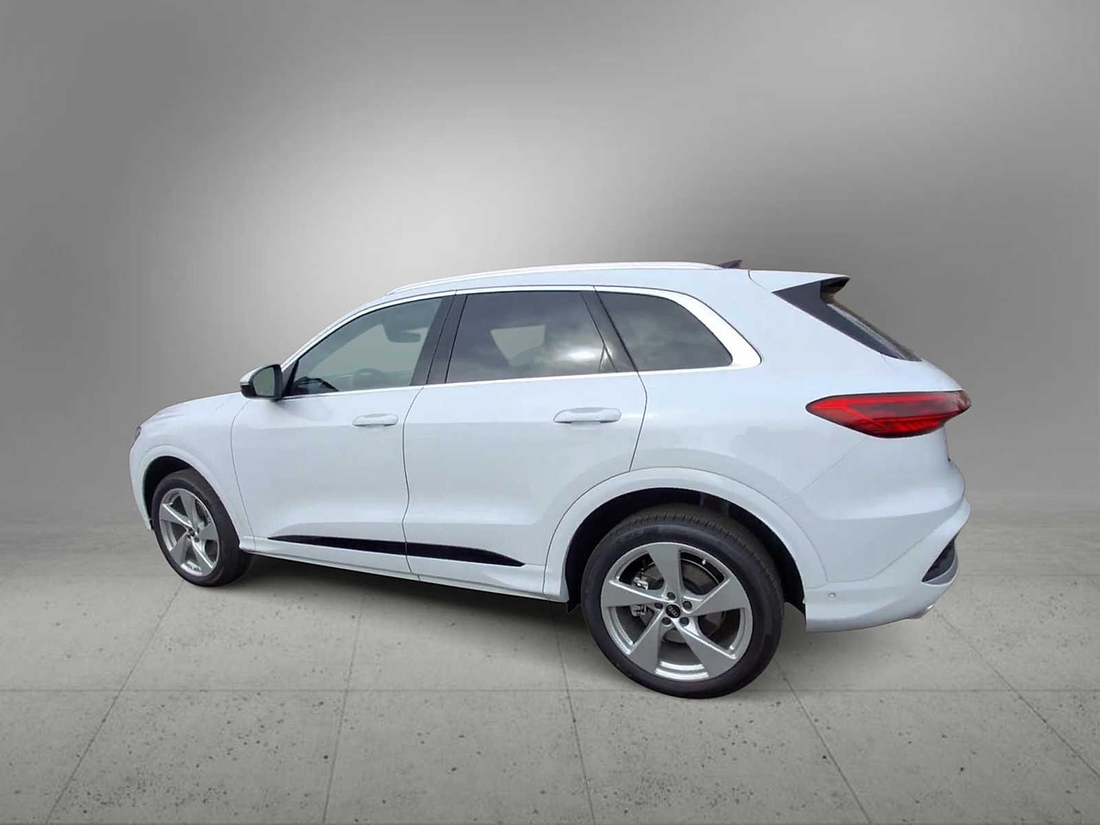 Thumbnail: 2025 Audi Q5 - 6