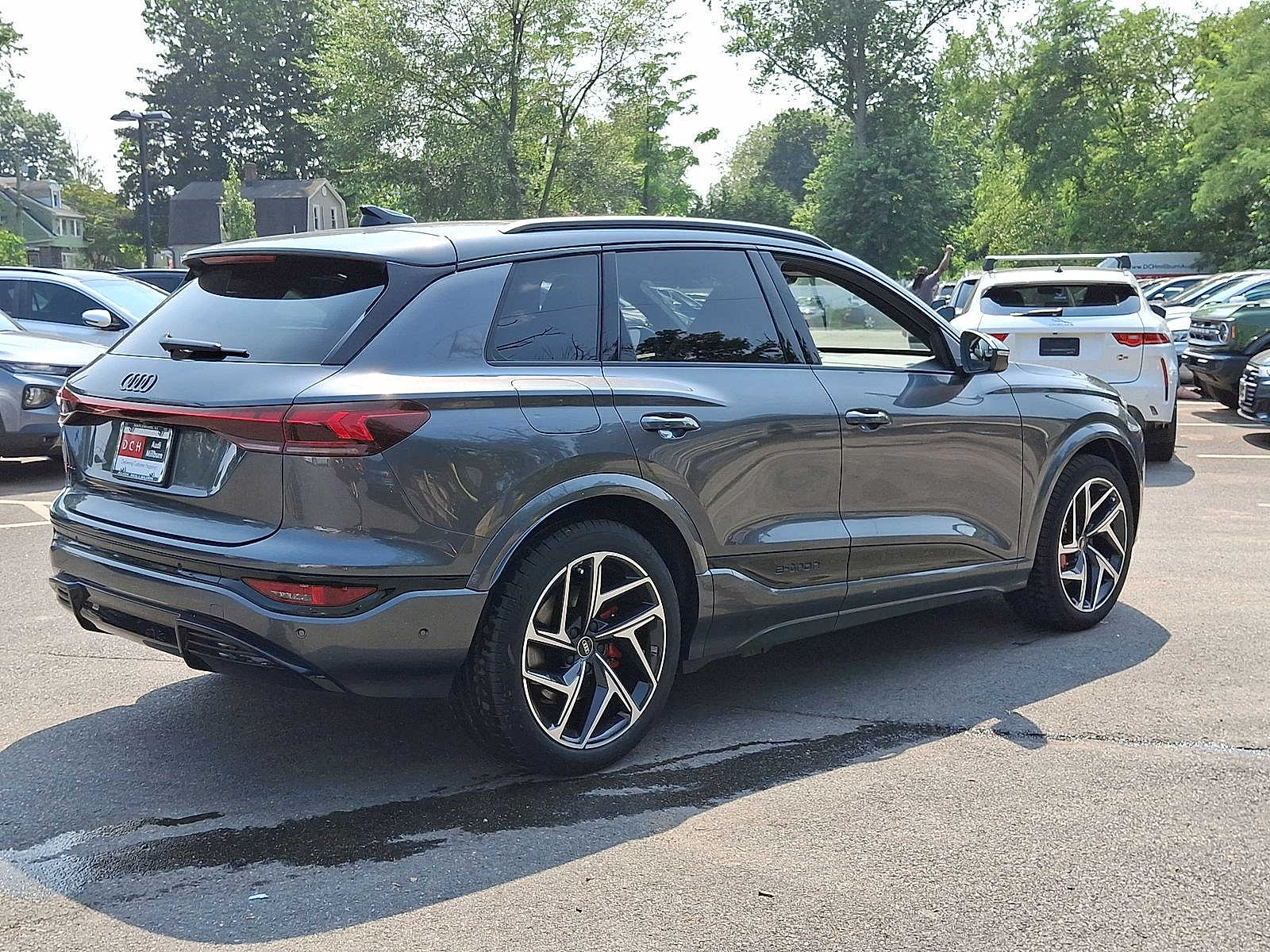 Thumbnail: 2025 Audi SQ6 e-tron - 12