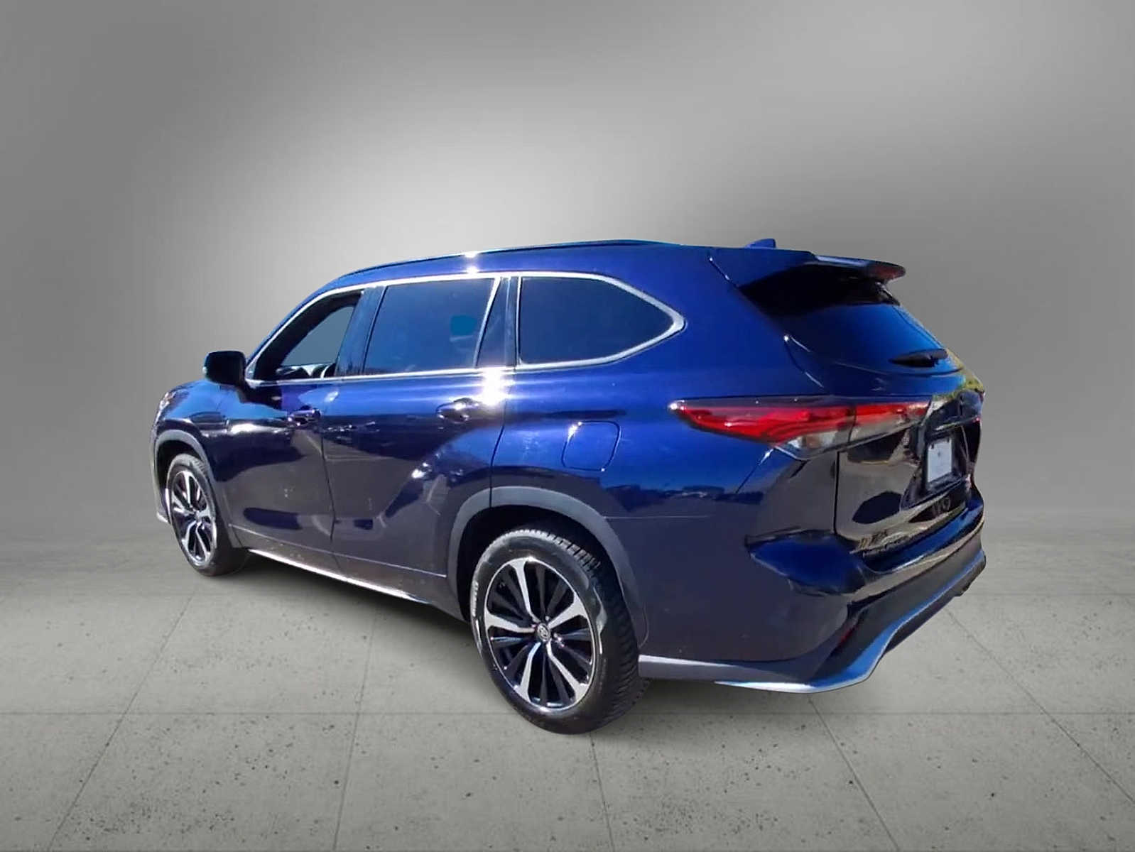 Thumbnail: 2021 Toyota Highlander - 6