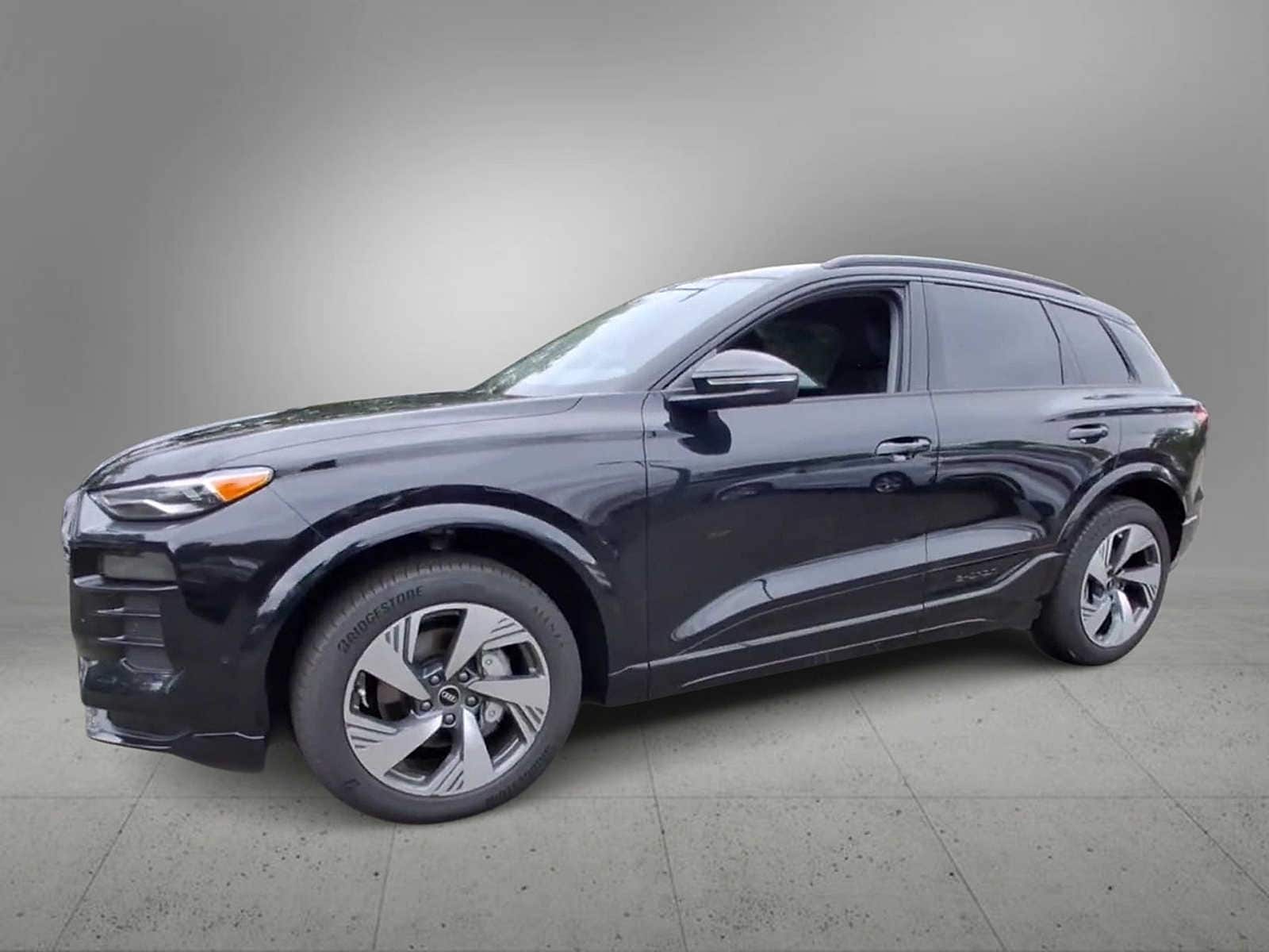 Thumbnail: 2025 Audi Q6 e-tron - 4