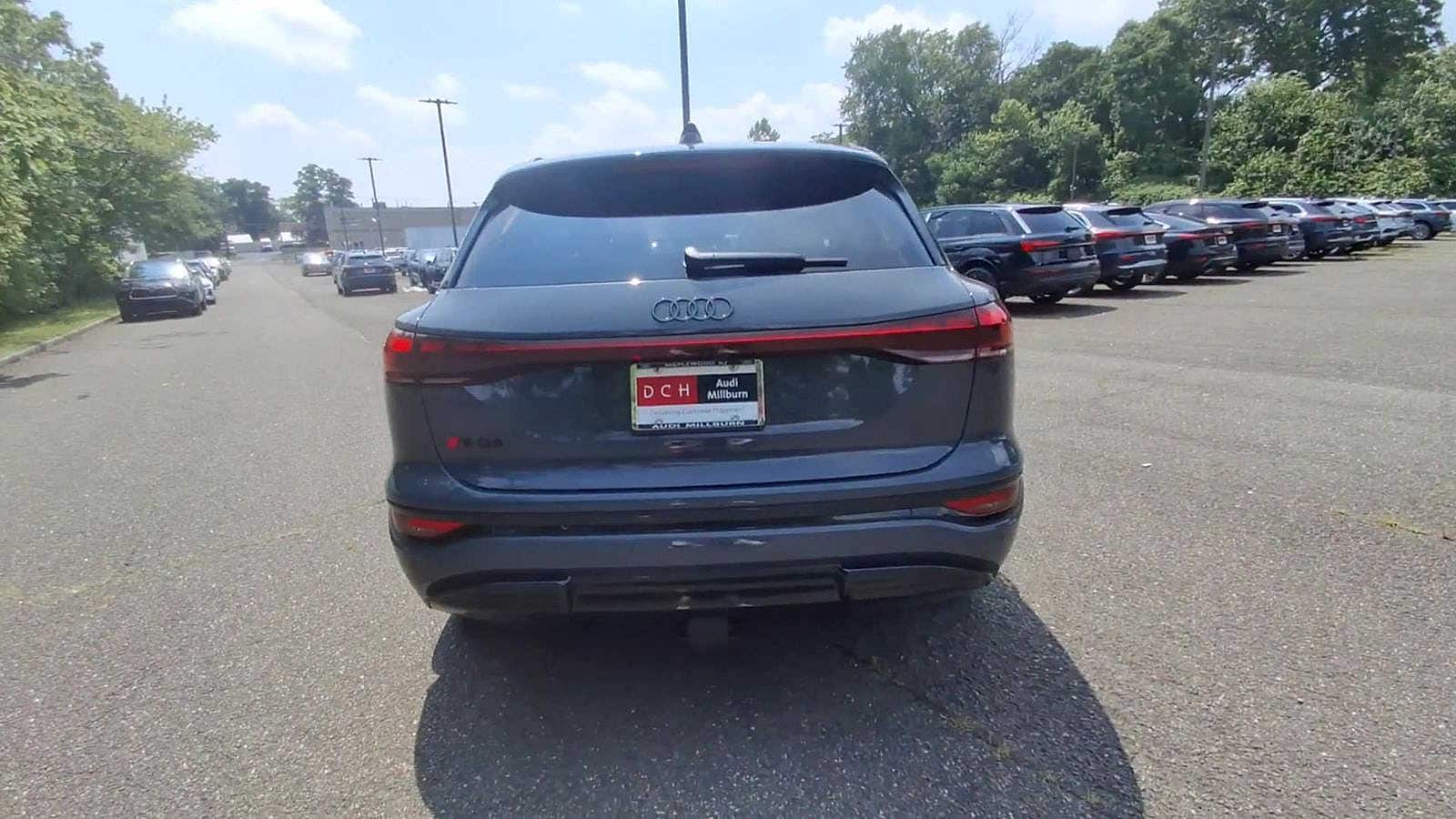 Thumbnail: 2025 Audi SQ6 e-tron - 7