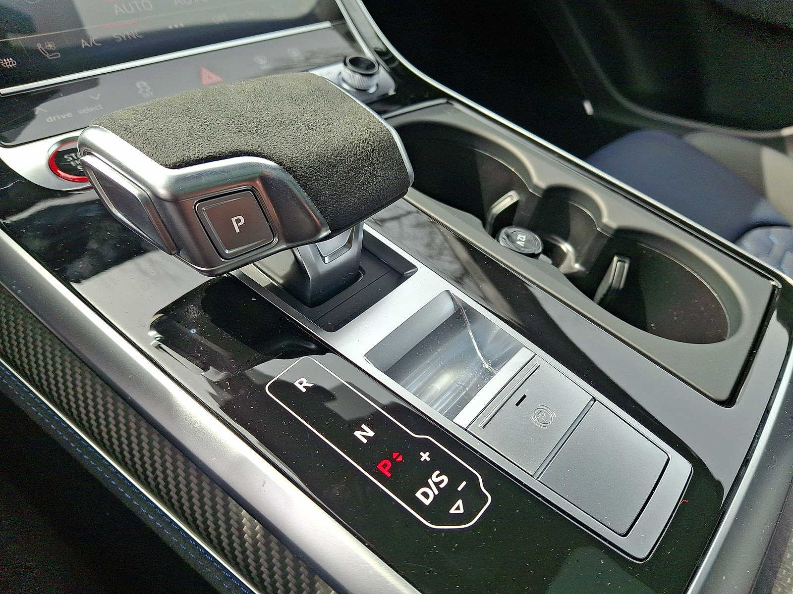 Thumbnail: 2026 Audi RS Q8 - 15