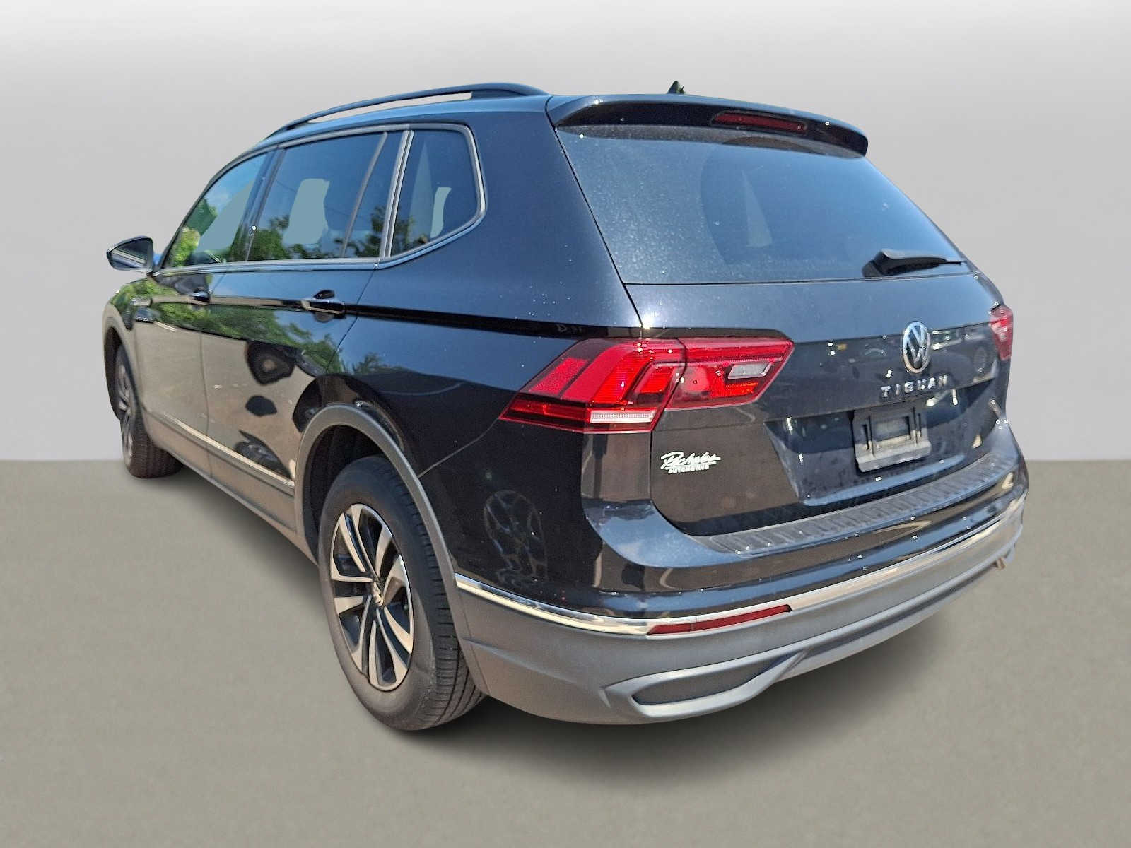 Thumbnail: 2023 Volkswagen Tiguan - 4