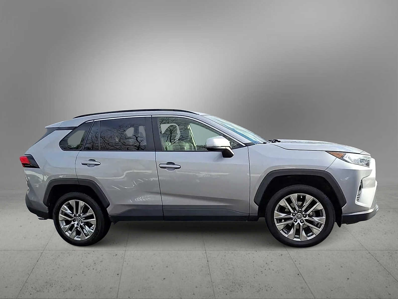 Thumbnail: 2019 Toyota RAV4 - 6