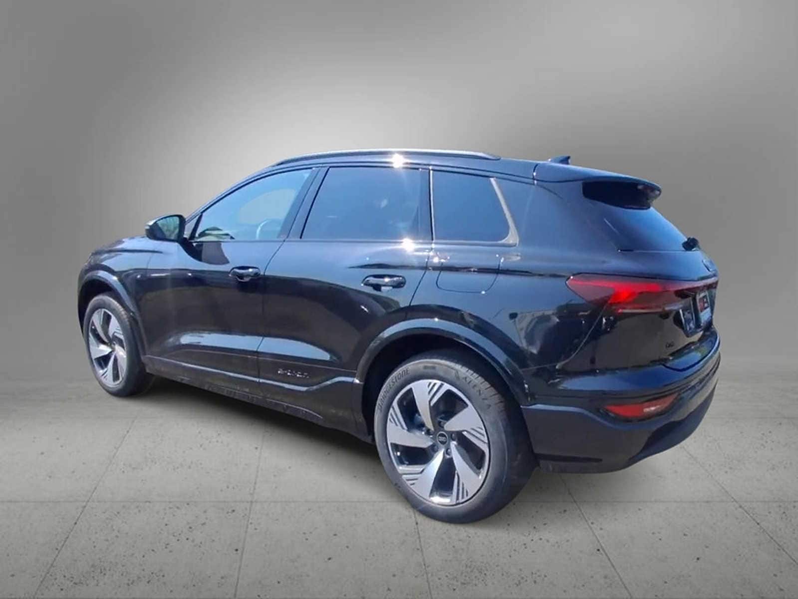 Thumbnail: 2025 Audi Q6 e-tron - 6