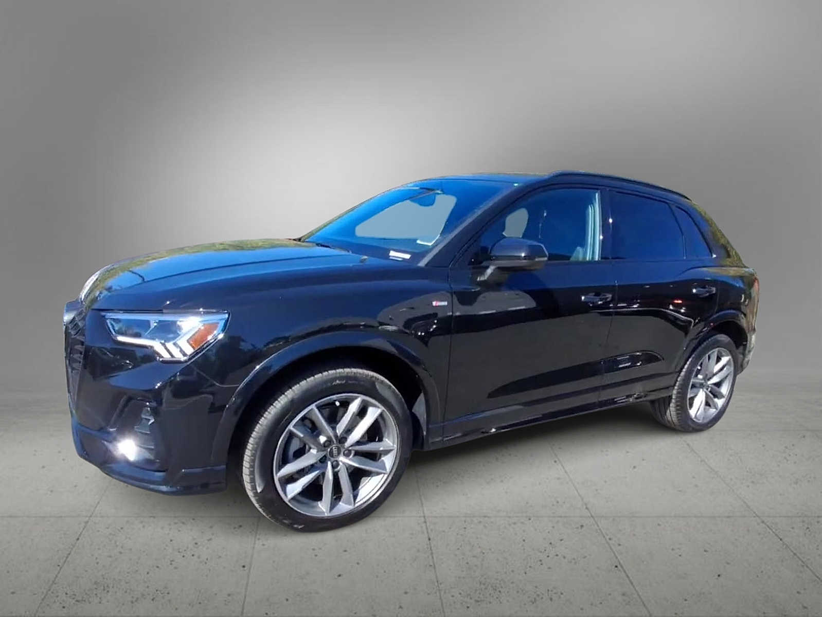 2025 Audi Q3 S line Premium photo 4