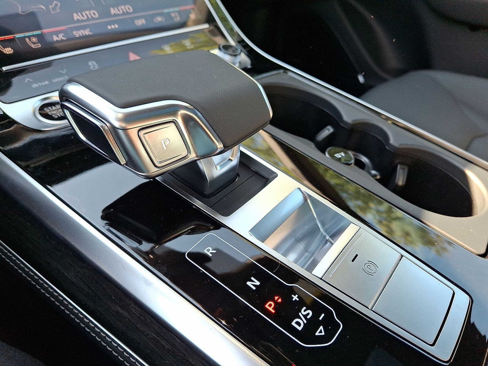 Thumbnail: 2025 Audi Q8 - 15