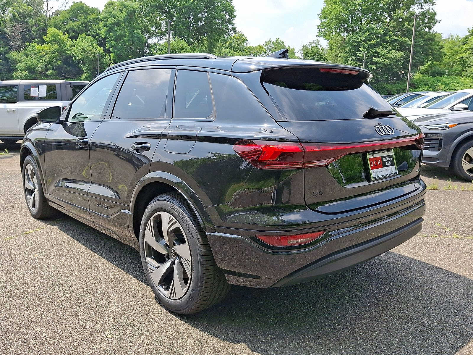 Thumbnail: 2025 Audi Q6 e-tron - 11