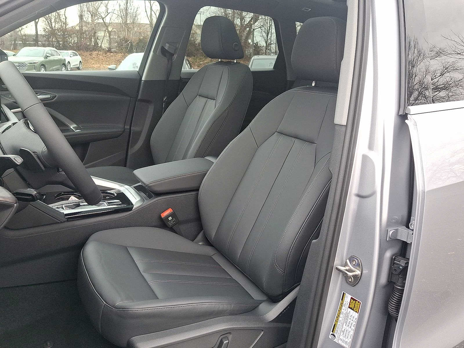 Thumbnail: 2025 Audi Q5 - 13