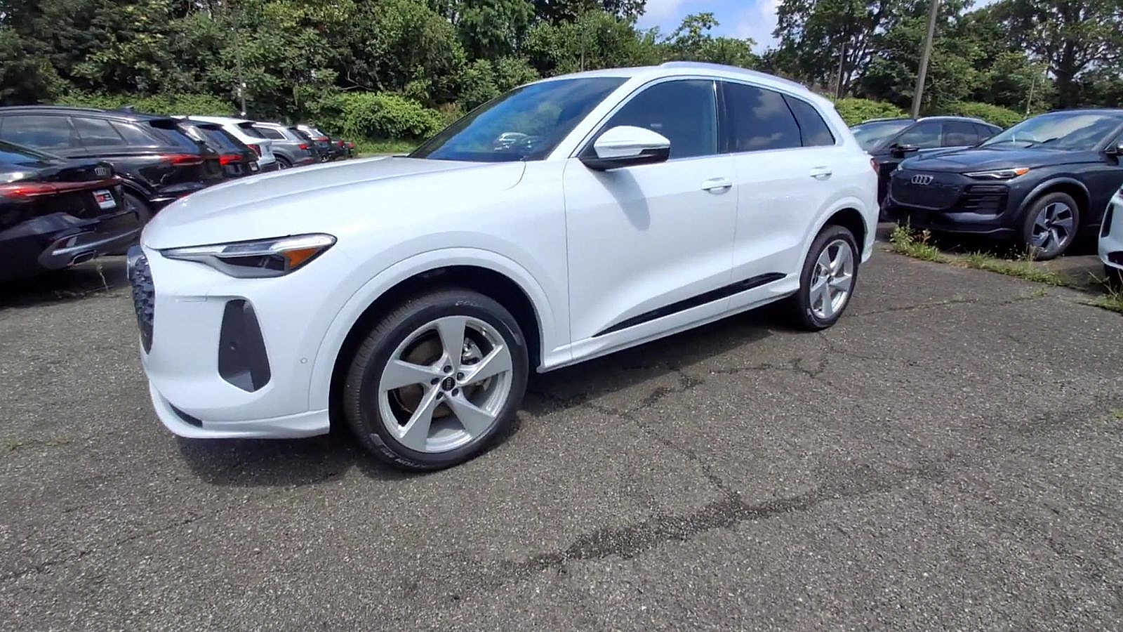 Thumbnail: 2025 Audi Q5 - 4