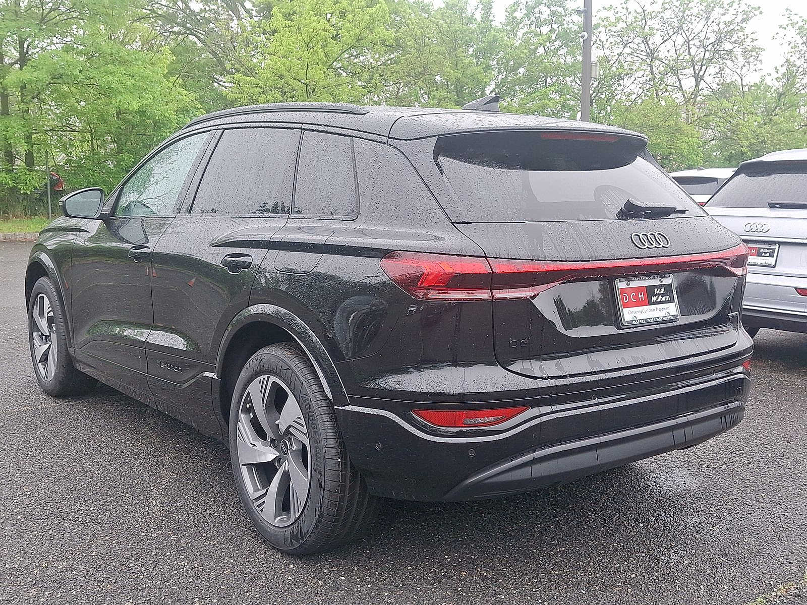 Thumbnail: 2025 Audi Q6 e-tron - 11