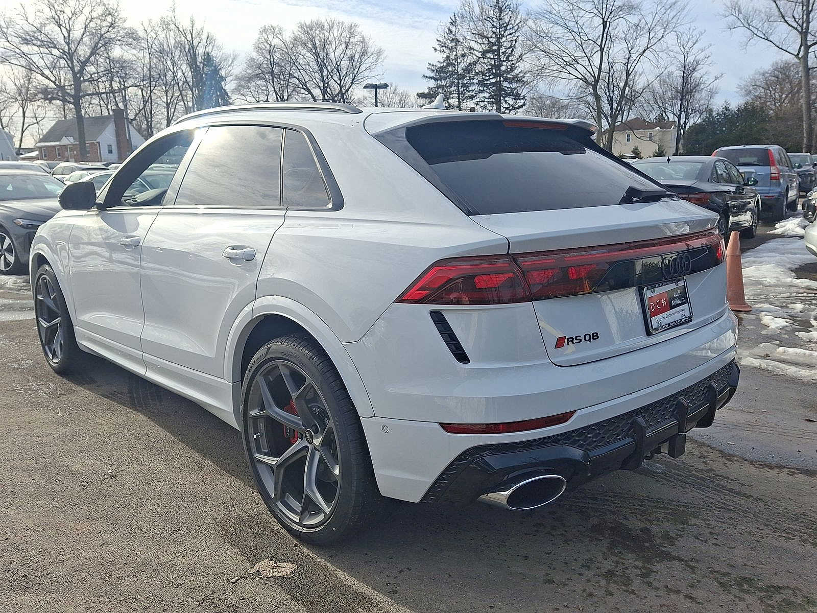 Thumbnail: 2025 Audi RS Q8 - 12