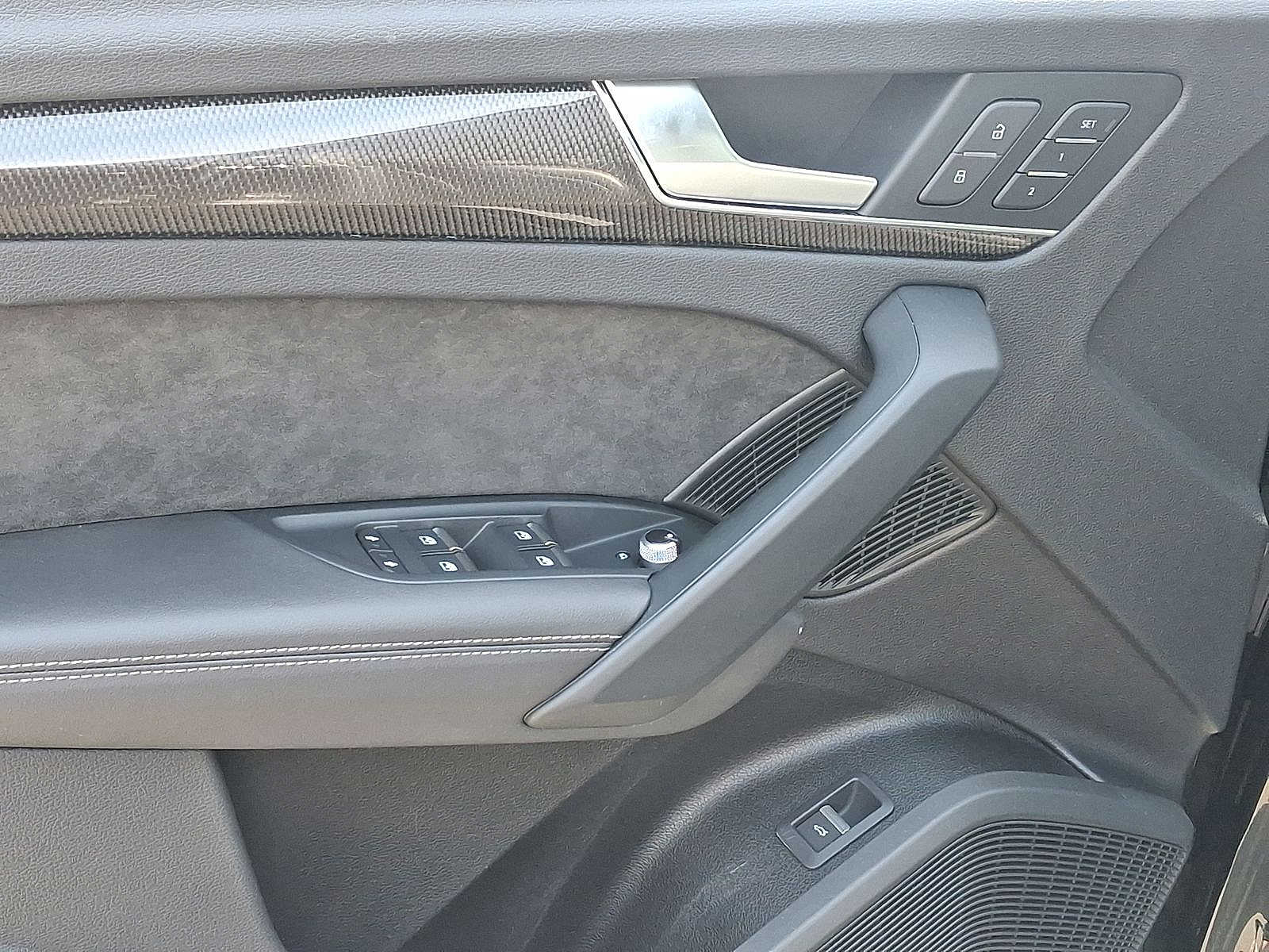 Thumbnail: 2020 Audi SQ5 - 10