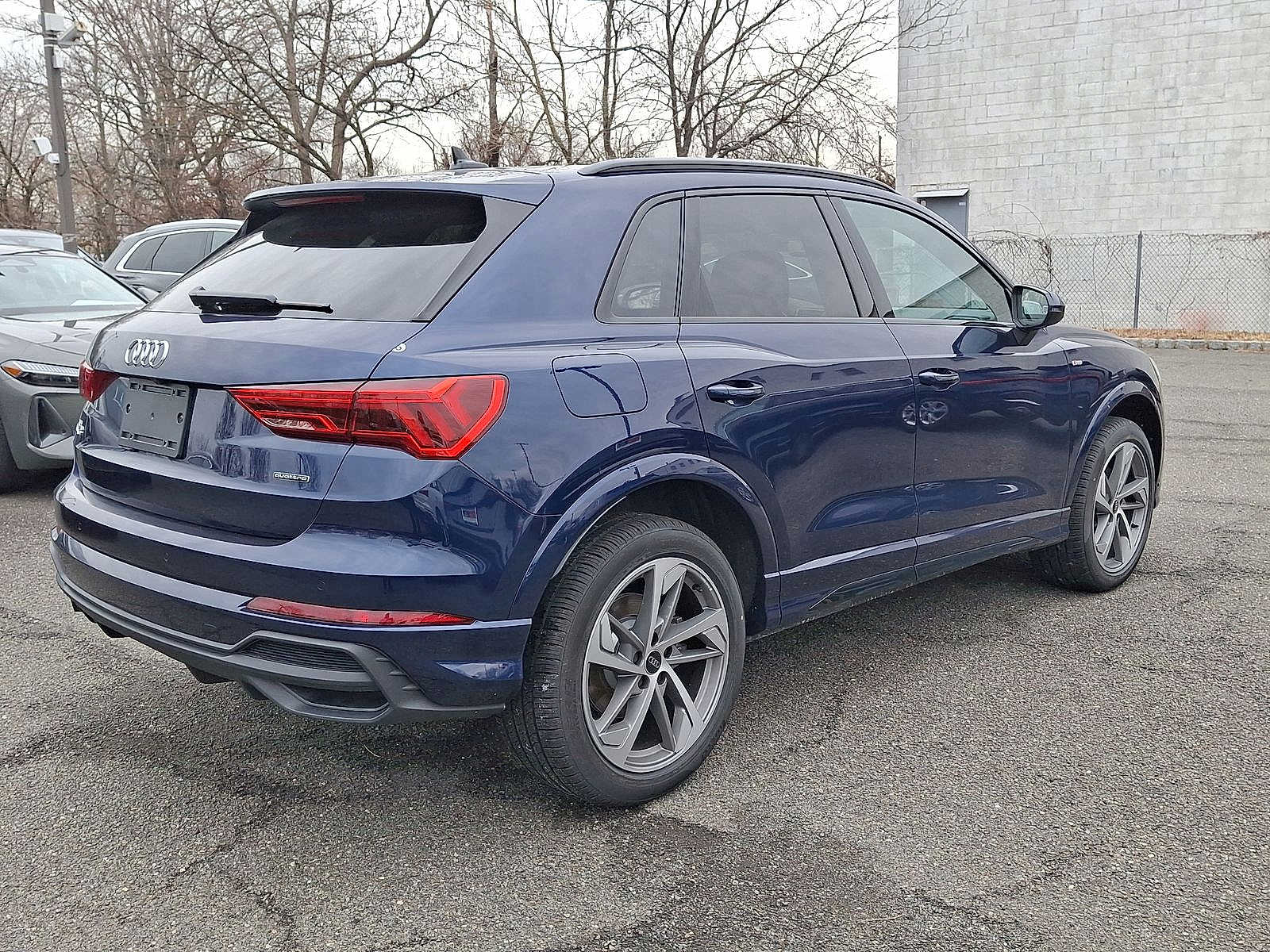 Thumbnail: 2025 Audi Q3 - 11