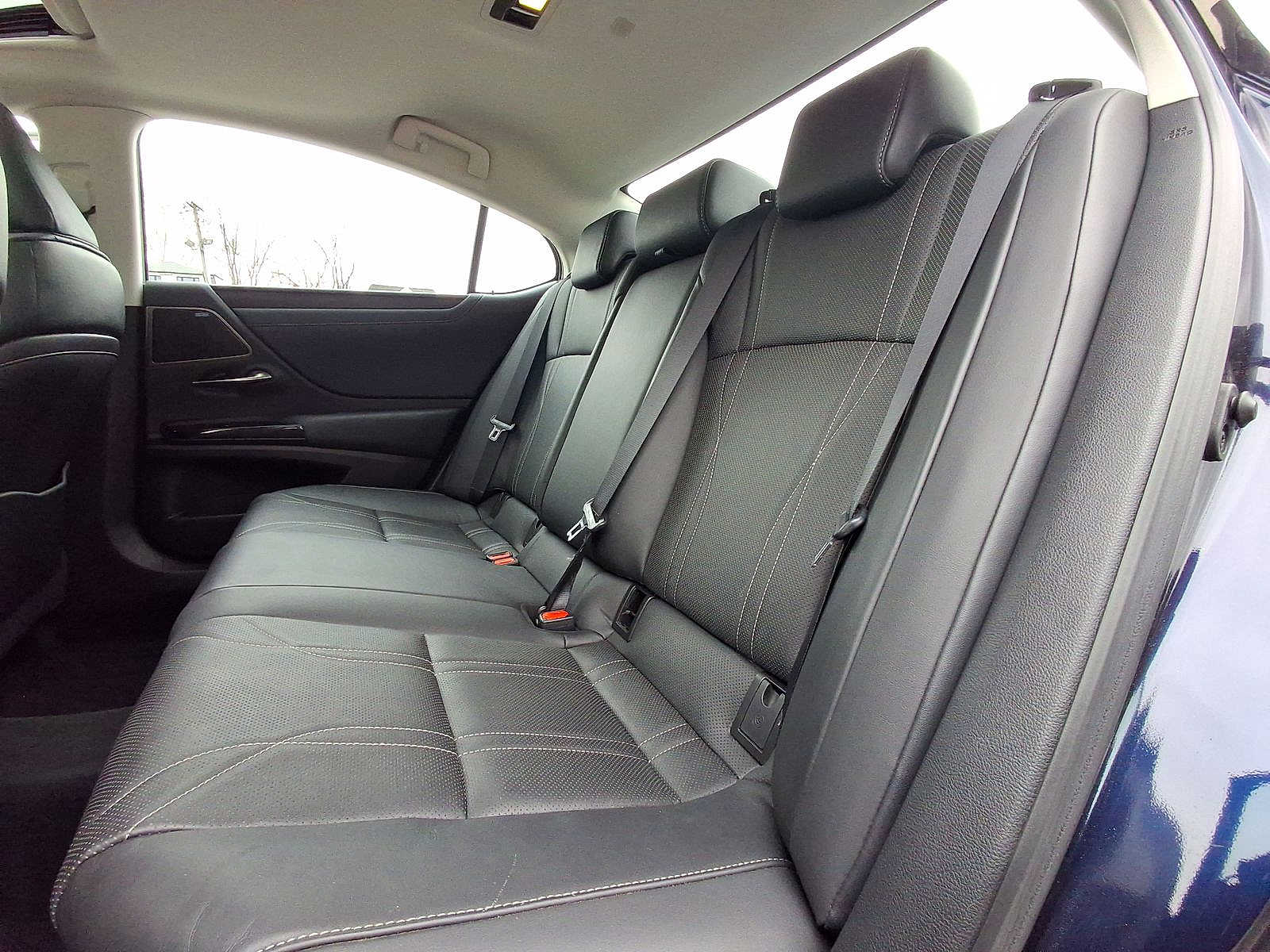 Thumbnail: 2022 Lexus ES - 20