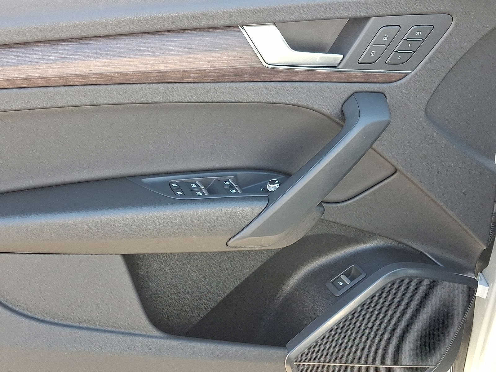 Thumbnail: 2023 Audi Q5 - 10