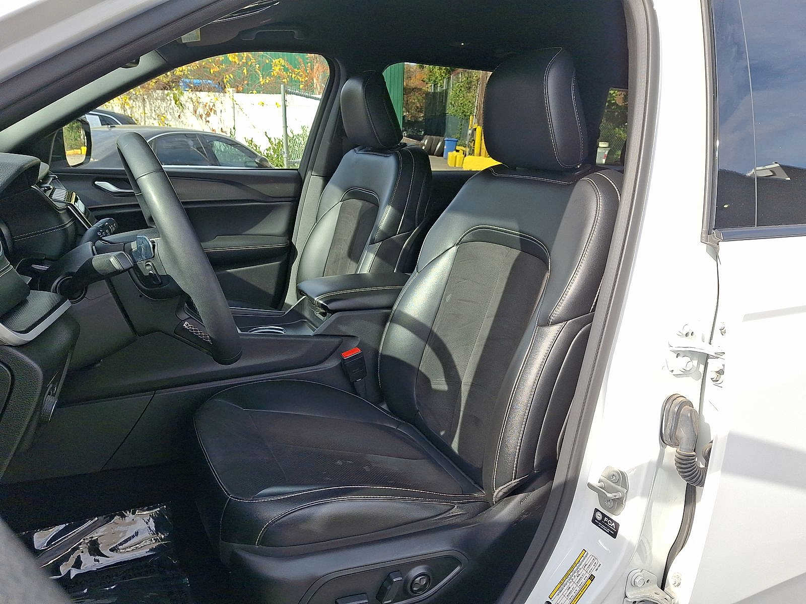 Thumbnail: 2023 Jeep Grand Cherokee - 11