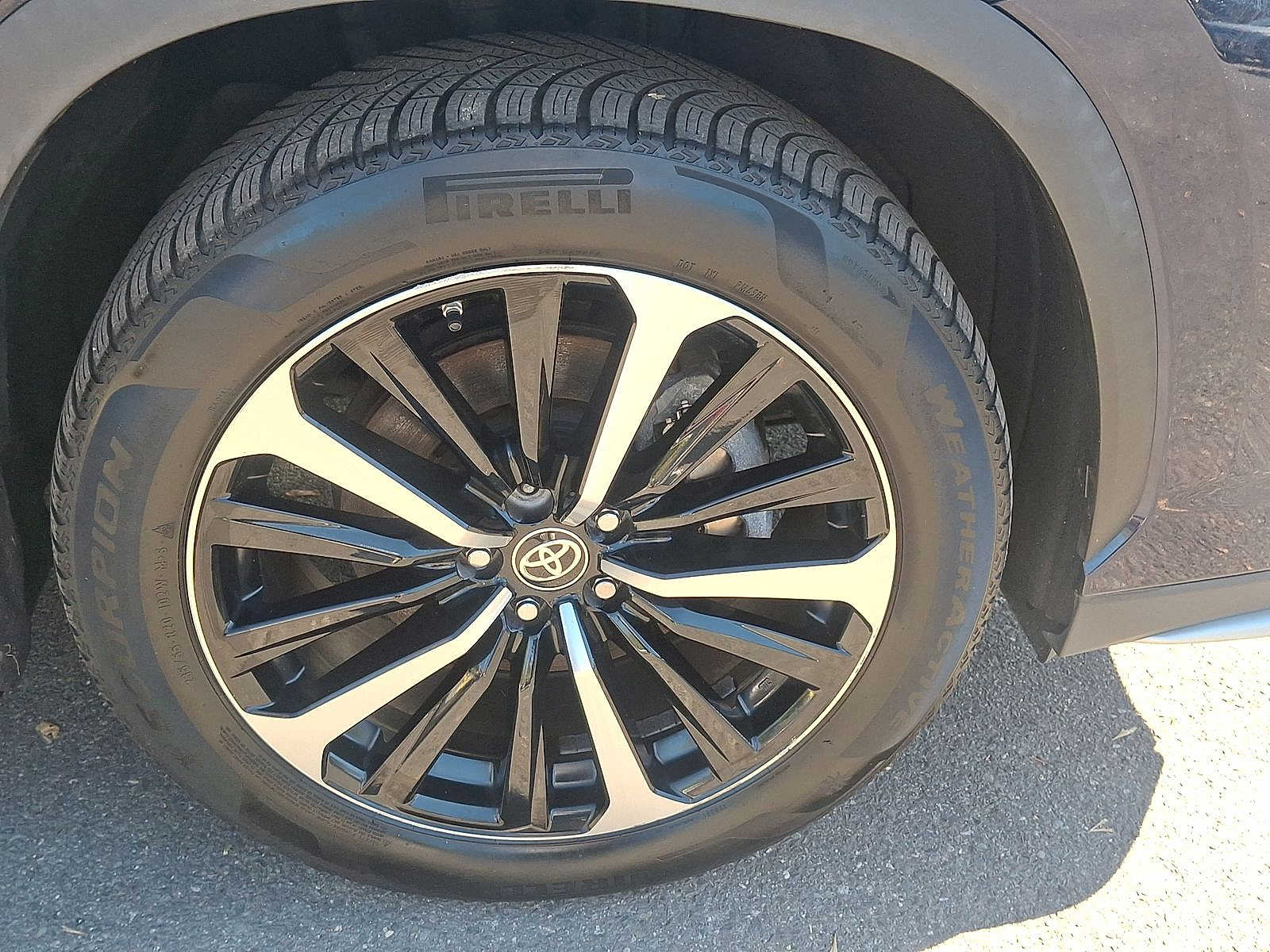 Thumbnail: 2021 Toyota Highlander - 24