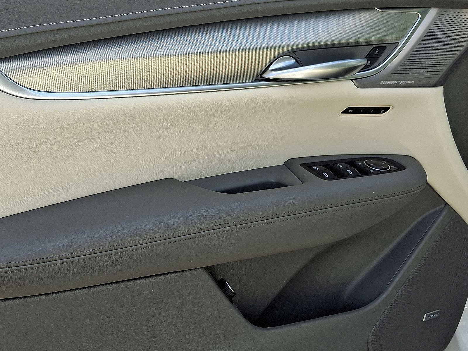 Thumbnail: 2024 Cadillac XT5 - 10