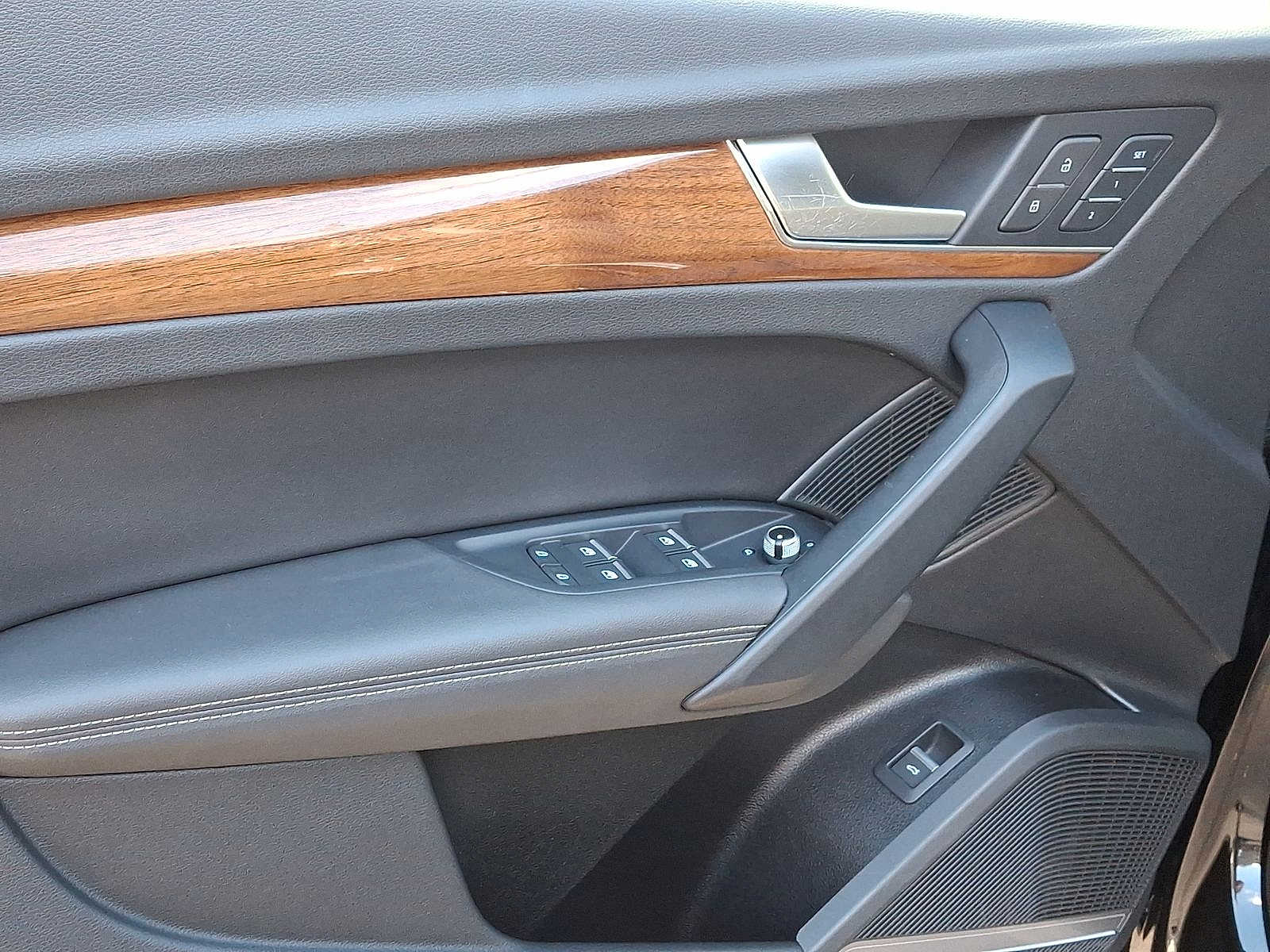 Thumbnail: 2023 Audi Q5 - 10
