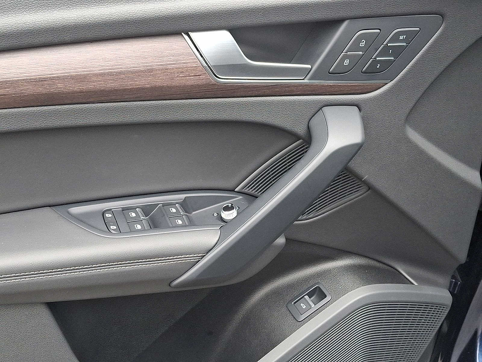 Thumbnail: 2023 Audi Q5 - 10