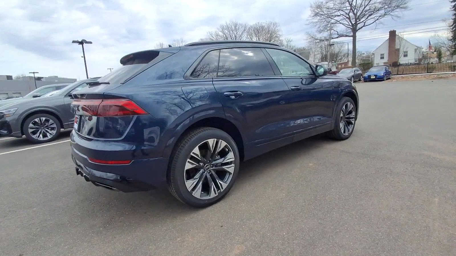 Thumbnail: 2025 Audi Q8 - 8