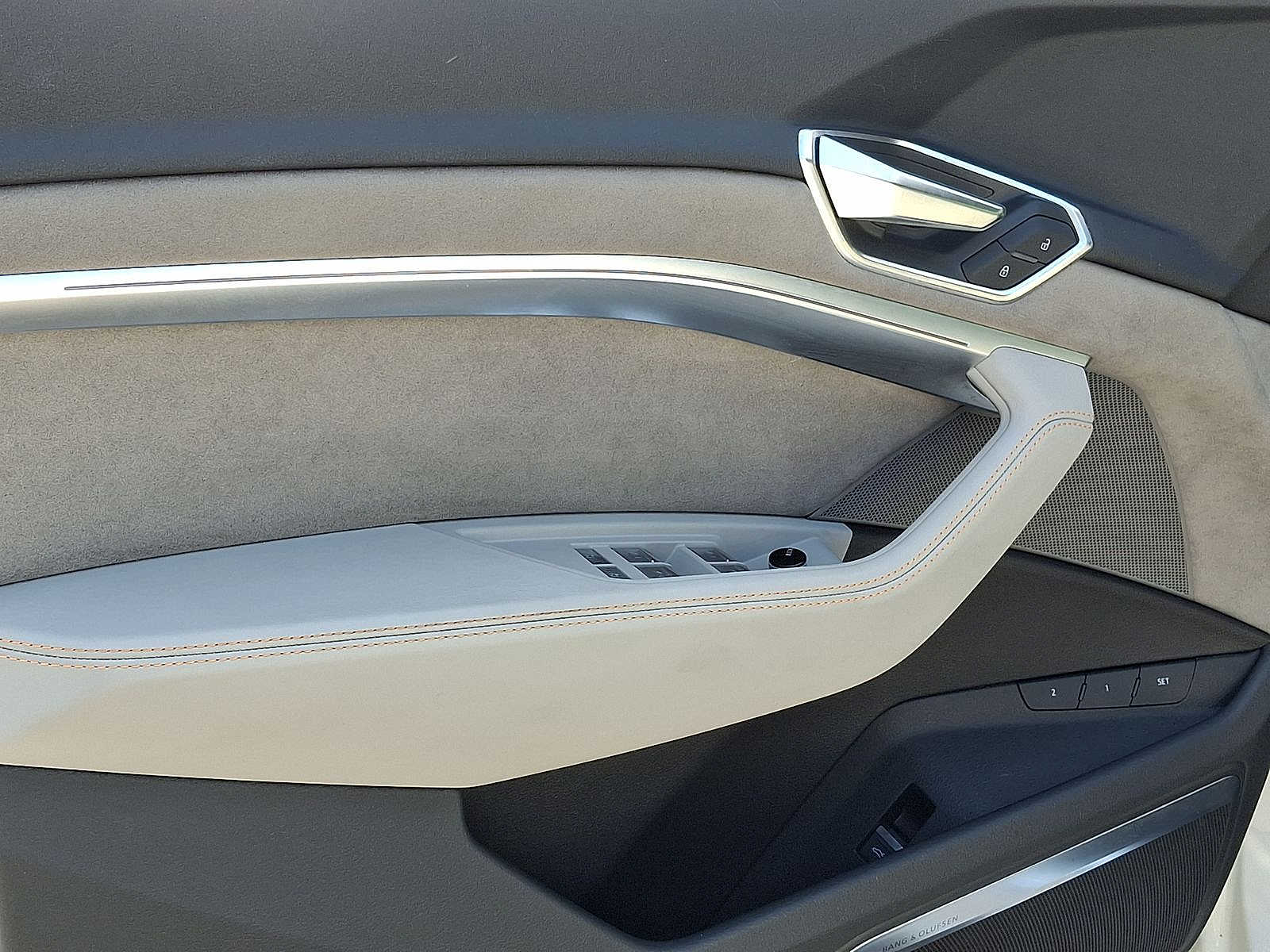 Thumbnail: 2024 Audi Q8 e-tron - 10