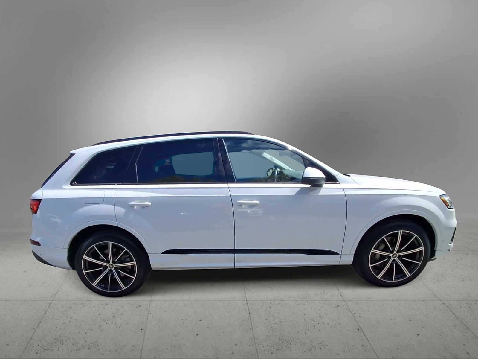 Thumbnail: 2023 Audi Q7 - 9