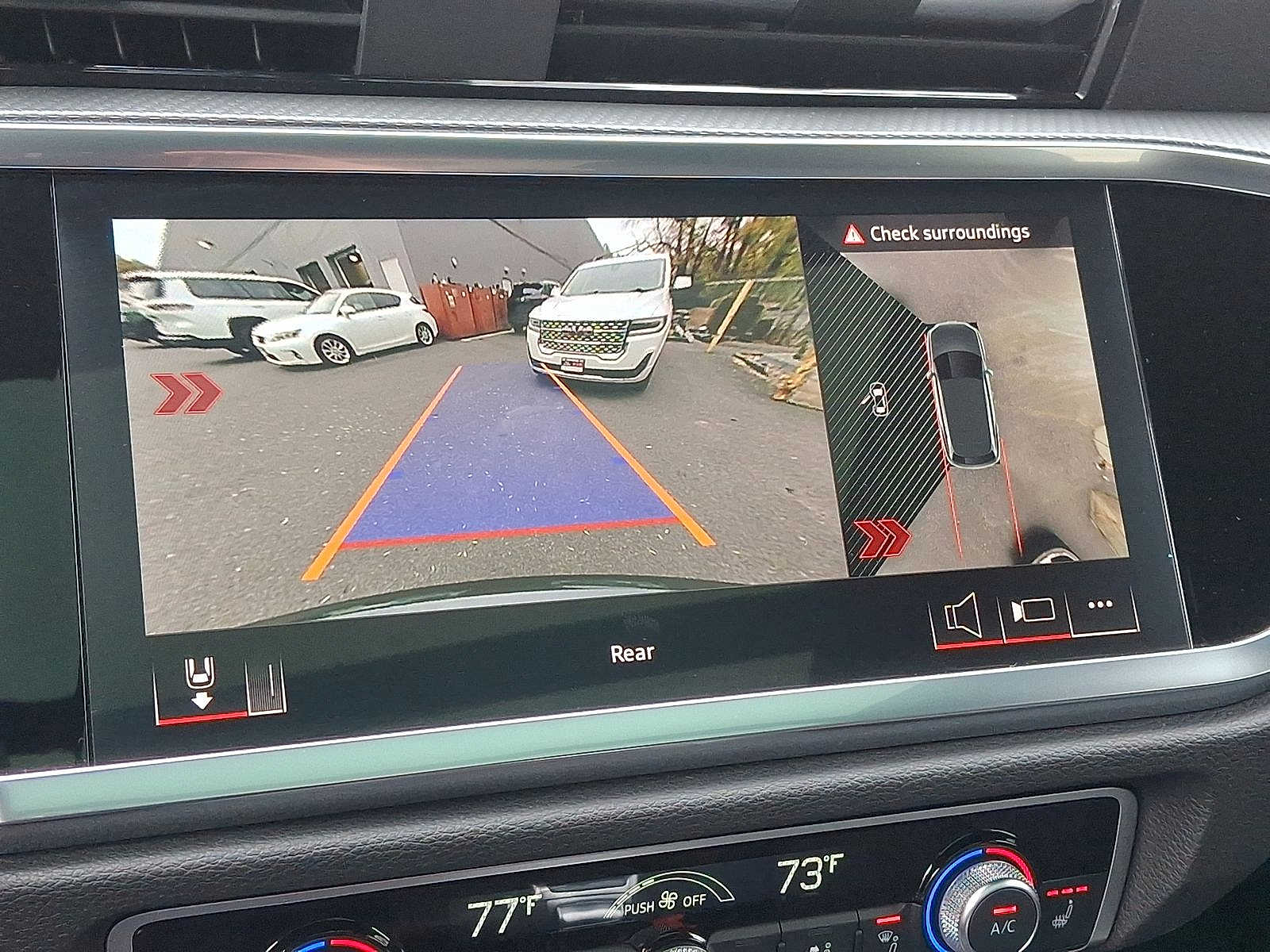 Thumbnail: 2025 Audi Q3 - 14