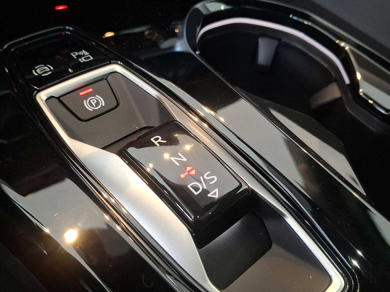 Thumbnail: 2025 Audi SQ5 - 5