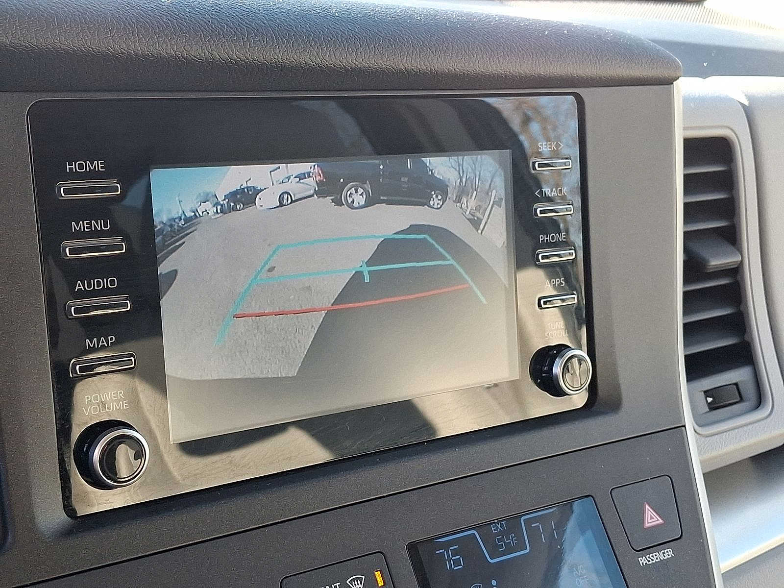 Thumbnail: 2020 Toyota Sienna - 15