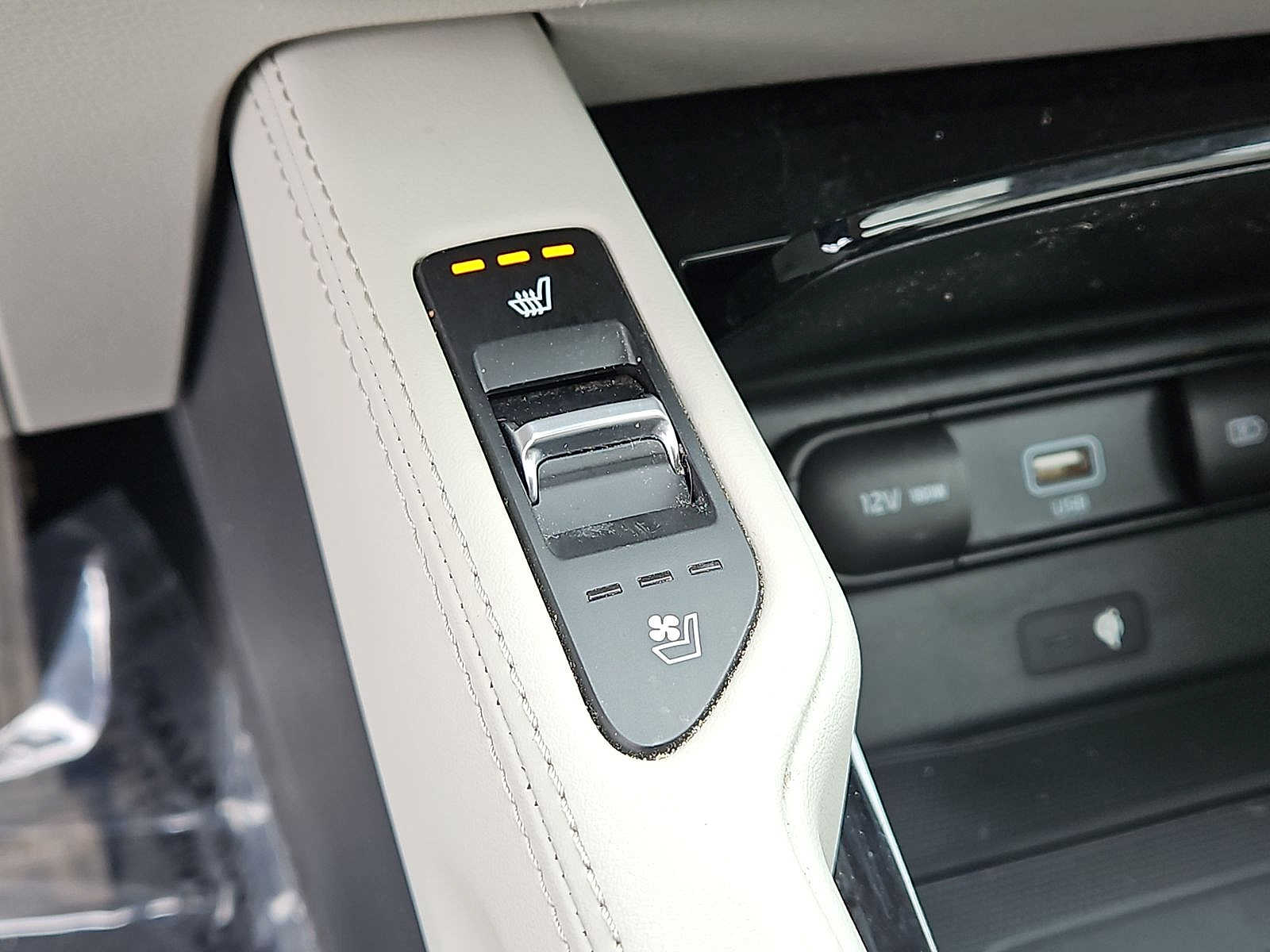 Thumbnail: 2022 Kia Telluride - 19