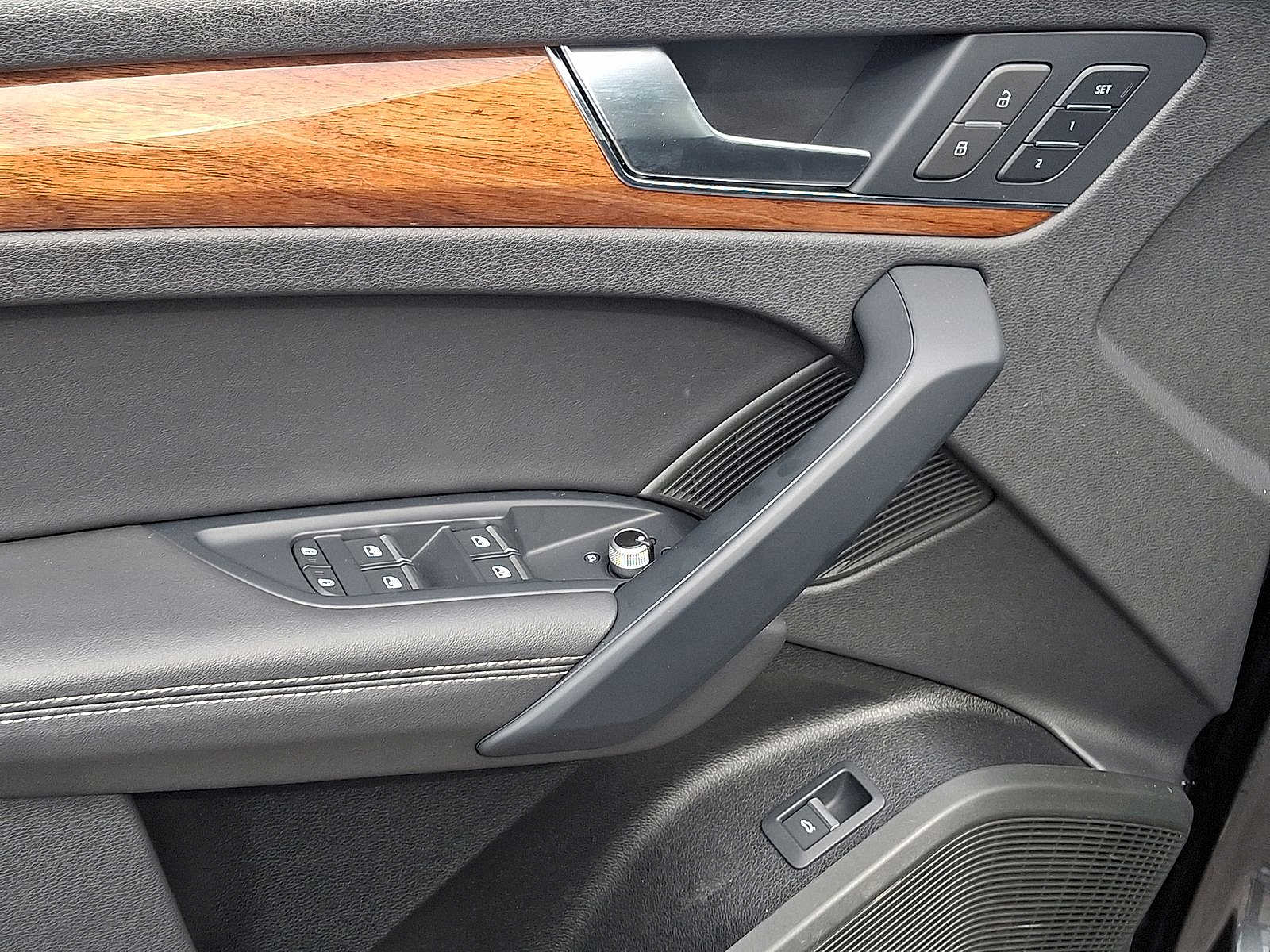 Thumbnail: 2023 Audi Q5 - 10