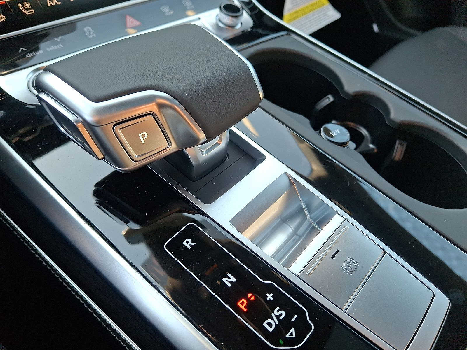 Thumbnail: 2026 Audi Q8 - 13