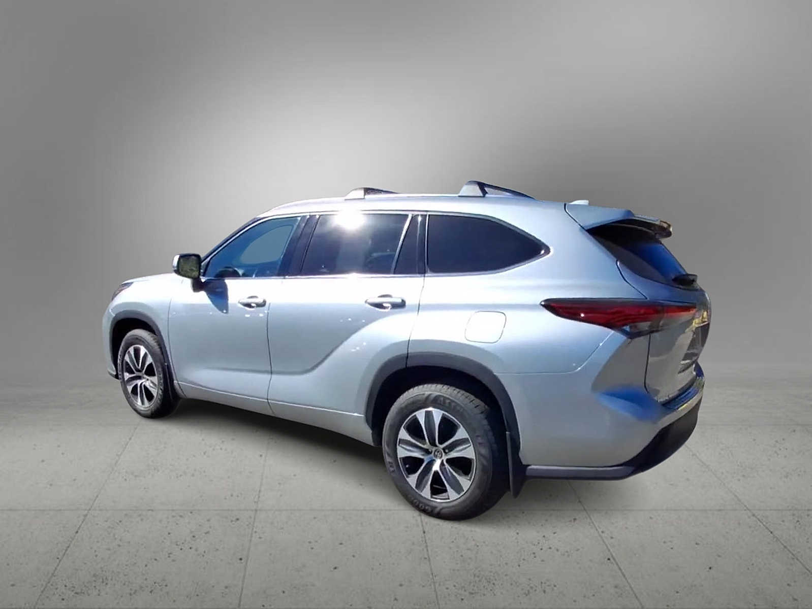 Thumbnail: 2020 Toyota Highlander - 6