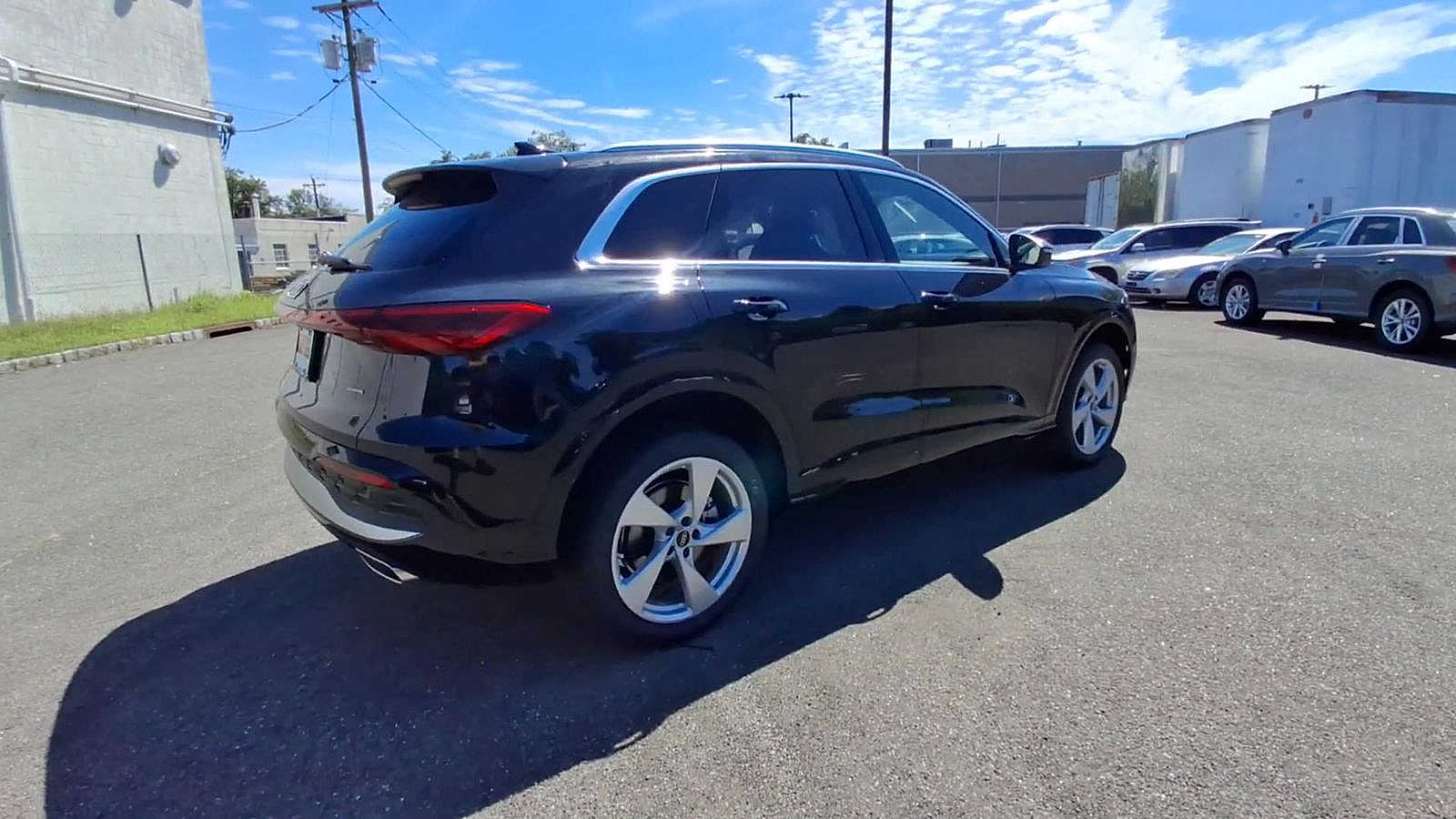 Thumbnail: 2025 Audi Q5 - 8