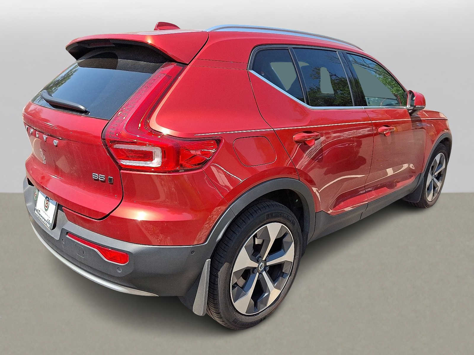 Thumbnail: 2023 Volvo XC40 - 3