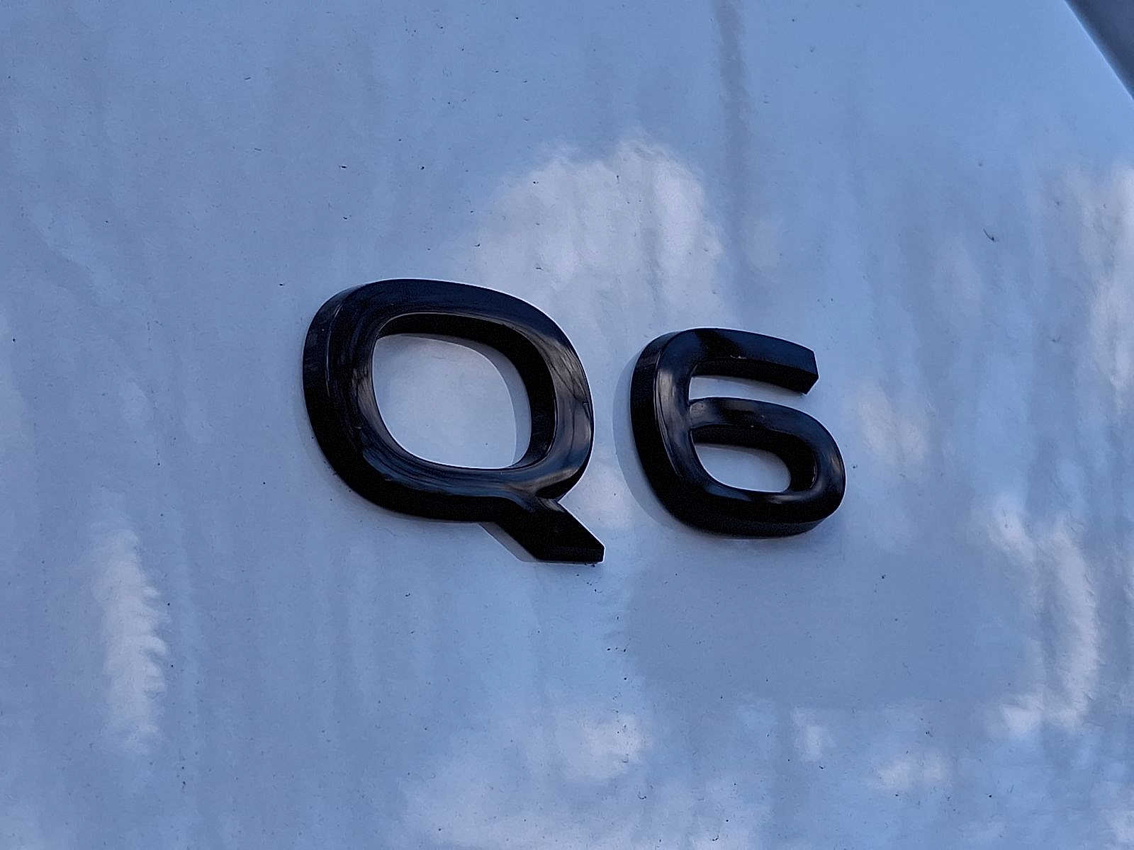 Thumbnail: 2025 Audi Q6 e-tron - 17